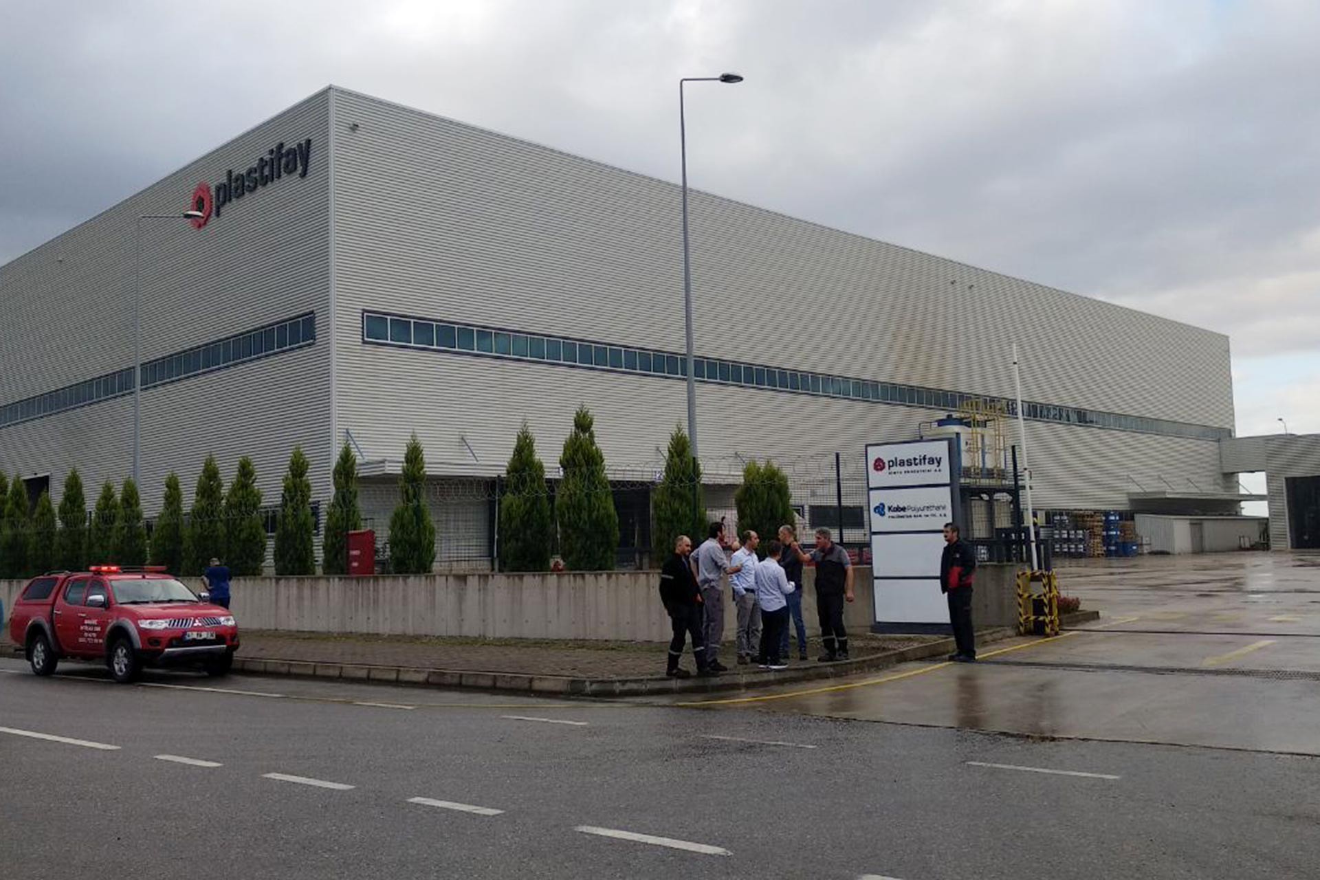 Kocaeli'de kimya fabrikasındaki yangında 3 işçi yaralandı