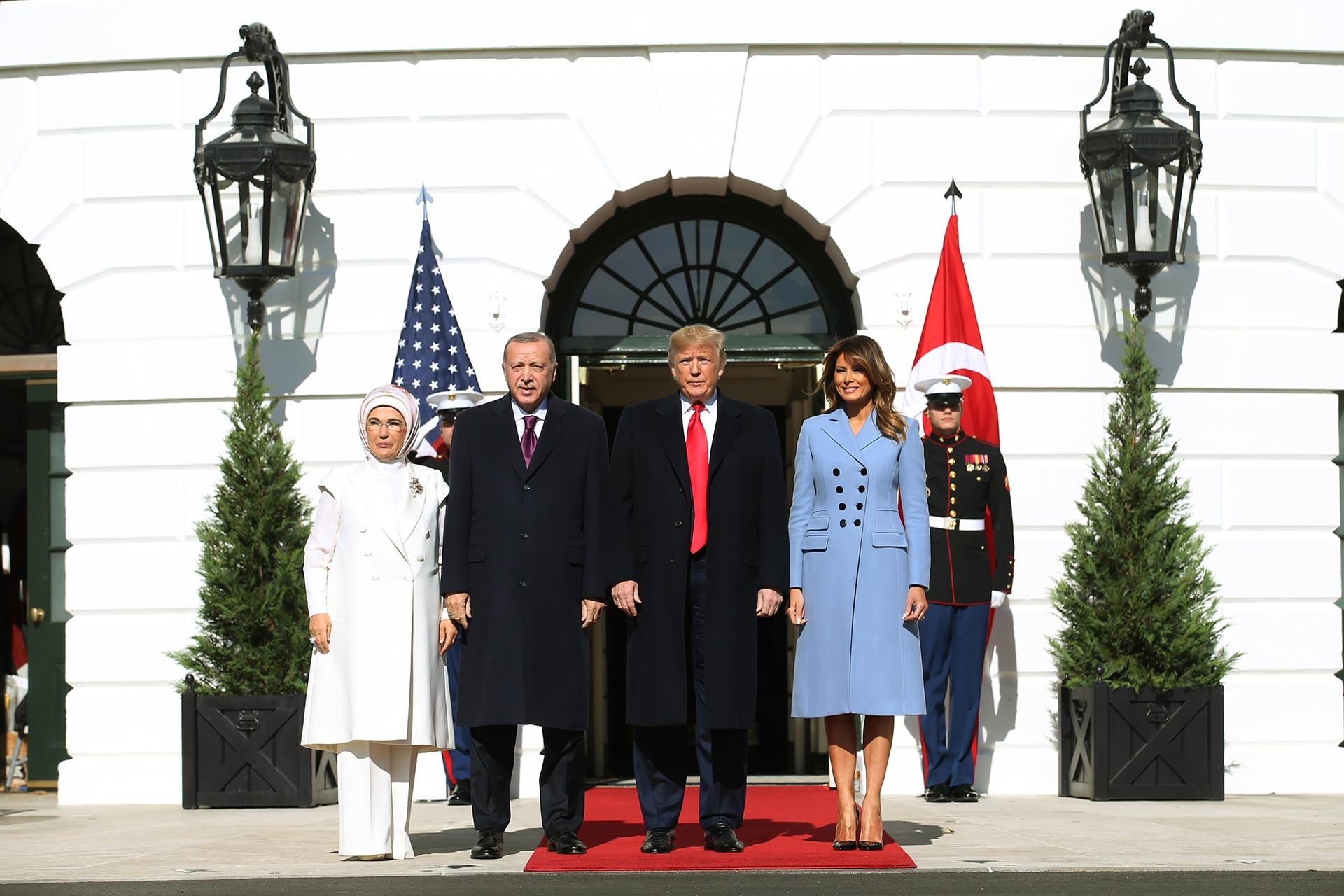 Emine Erdoğan, Tayyip Erdoğan, Donald Trump ve Melania Trump basına fotoğraf verirken.