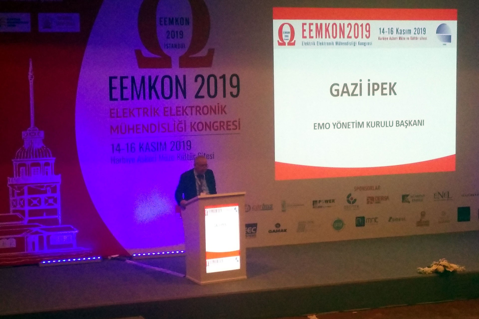 EMO Yönetim Kurulu Başkanı Gazi İpek, EEMKON 2019'un açılışında konuşuyor.