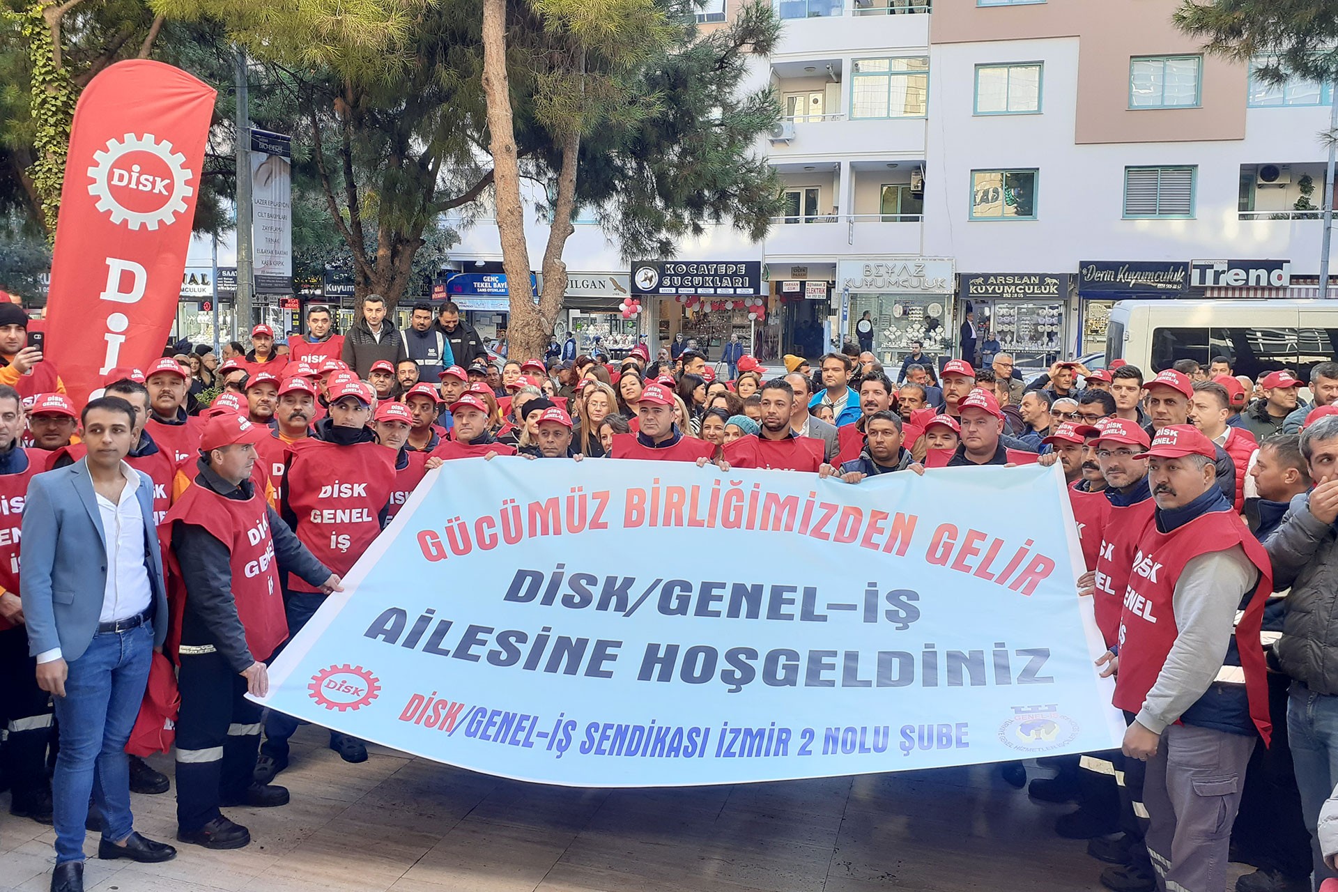 Gaziemir Belediyesinde çalışan Genel İş üyesi işçilerin basın açıklaması