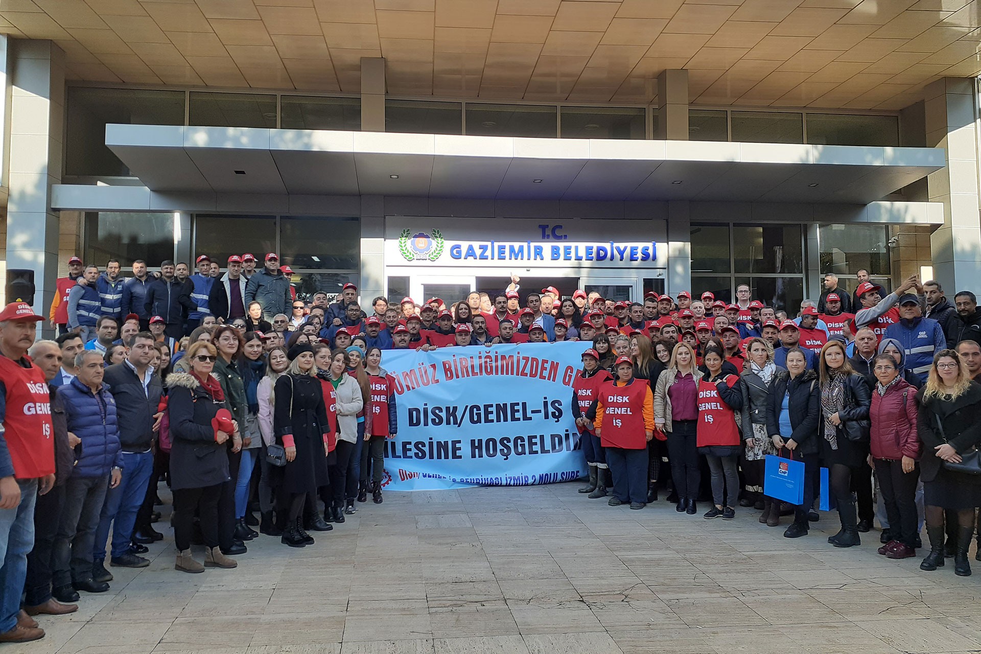 Gaziemir Belediyesinde çalışan Genel İş üyesi işçilerin basın açıklaması