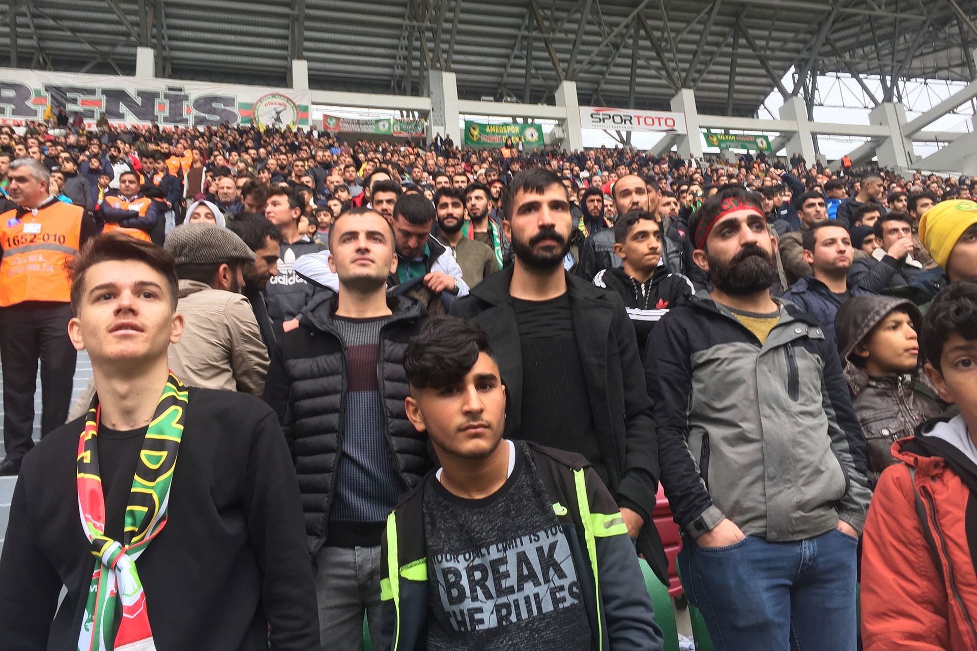 Amedspor taraftarları maç izlerken