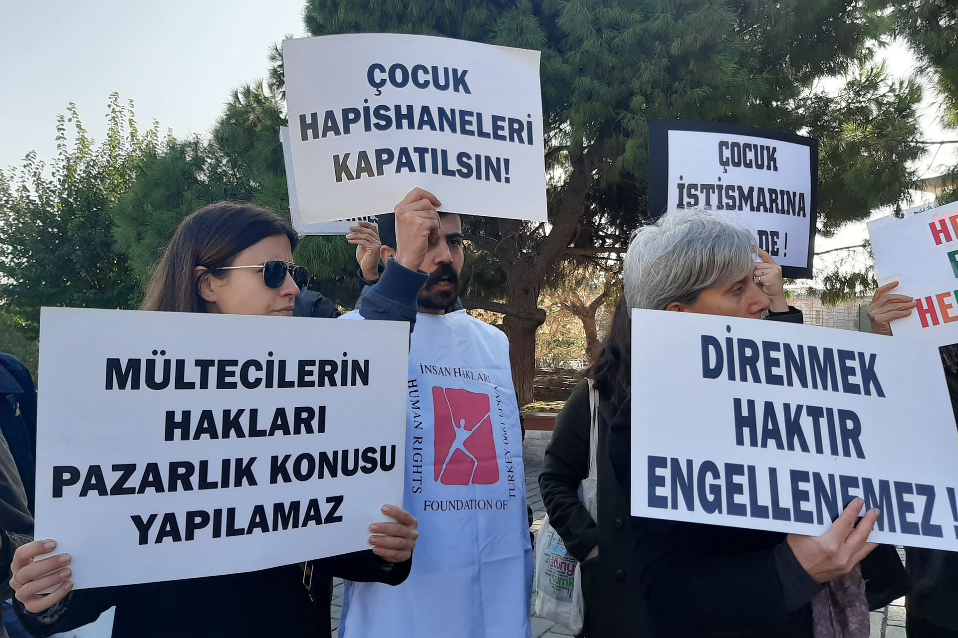 İHD ve TİHV İstanbul Şubesi üyelerinin basın açıklaması