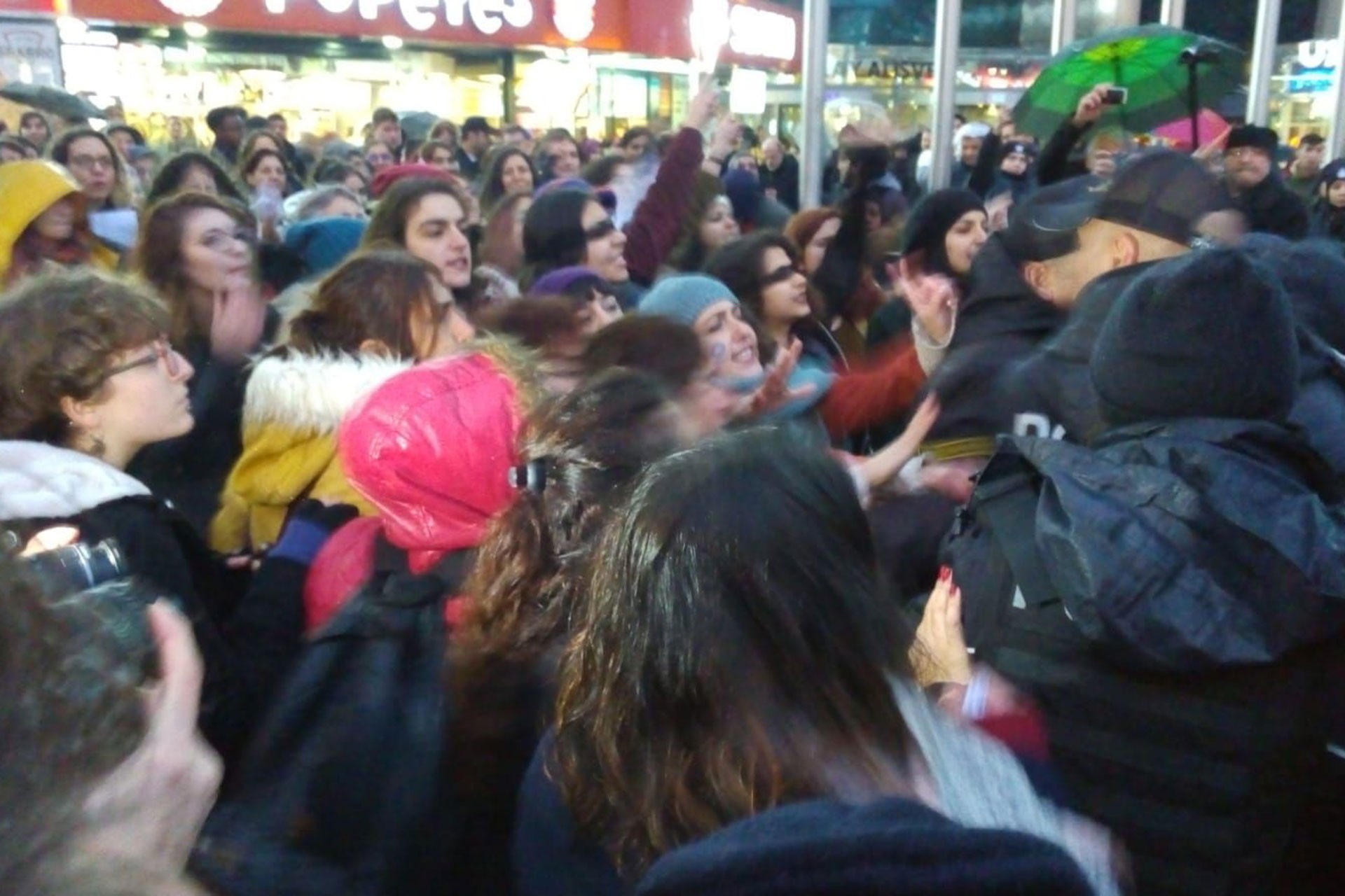 Ankara'da kadınların #LasTesis adlı danslı protestosuna polis müdahalesi