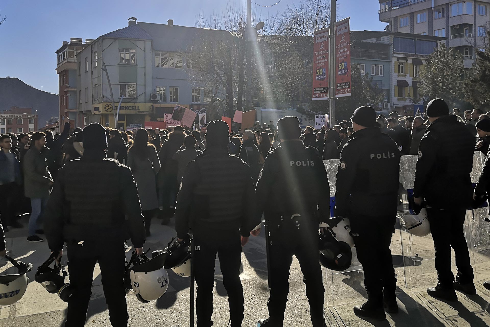 Dersim'de Gülistan Doku için eylem yapan arkadaşları polis çemberine alındı