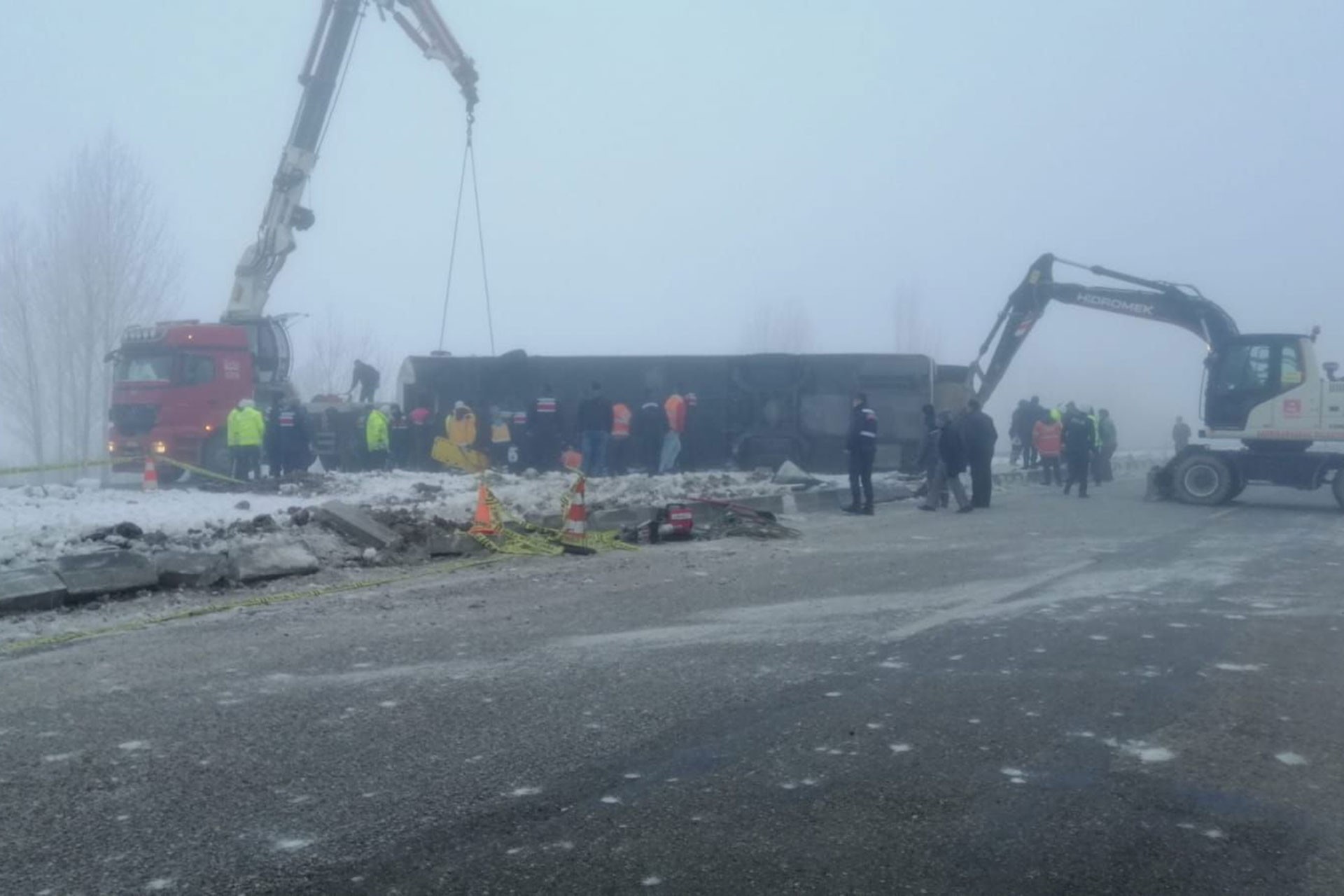 Isparta'da devrilen yolcu otobüsü