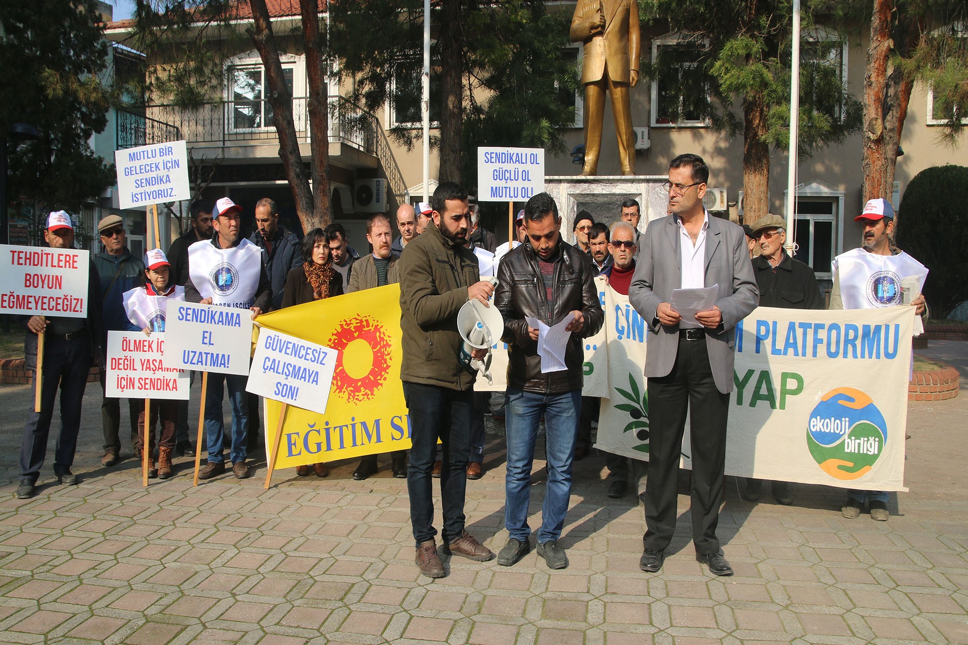 Aydın Çine'de silikozis hastası maden işçileri hakları için açıklama yaptı.