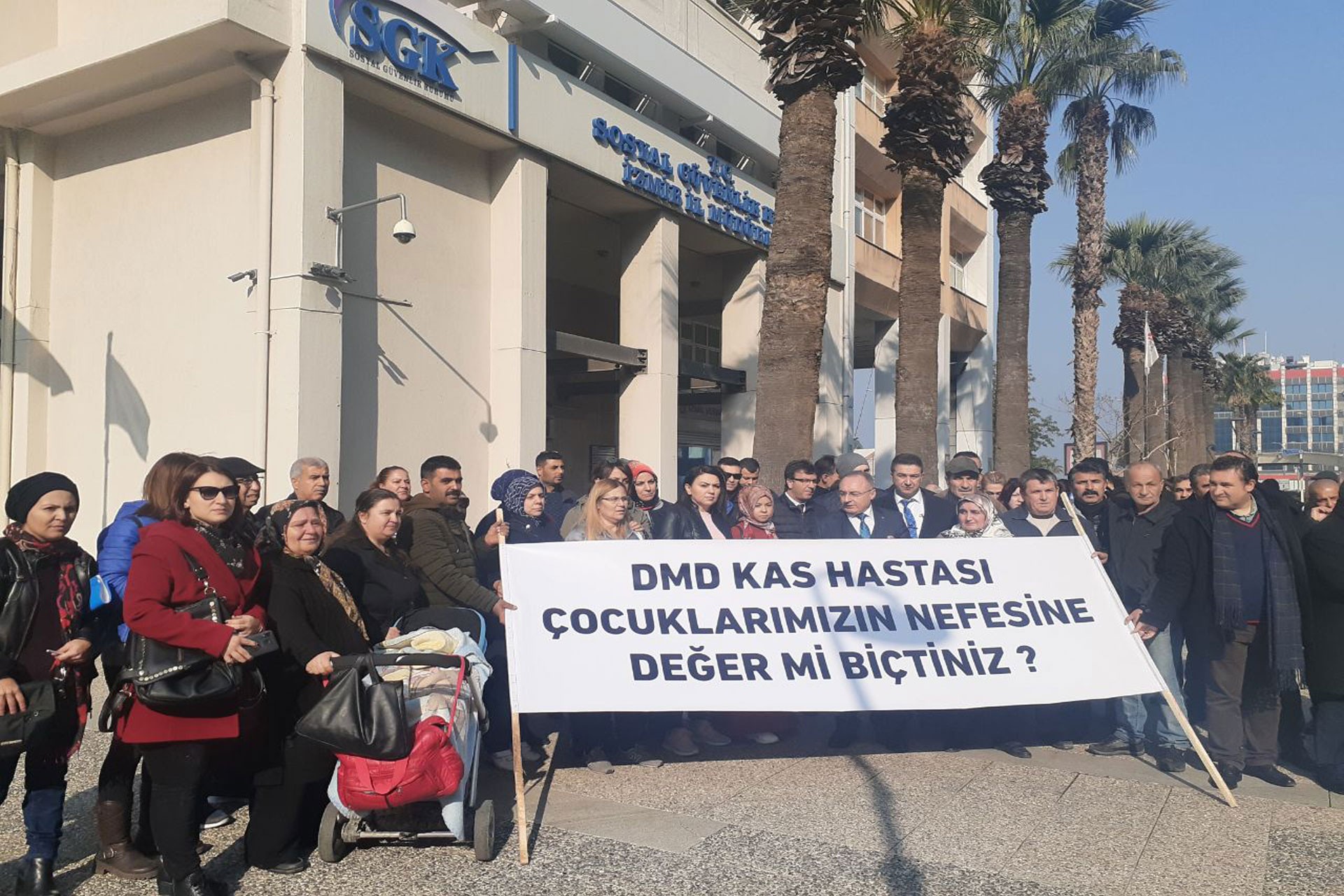 DMD hastası çocukların aileleri basın açıklaması yaptı