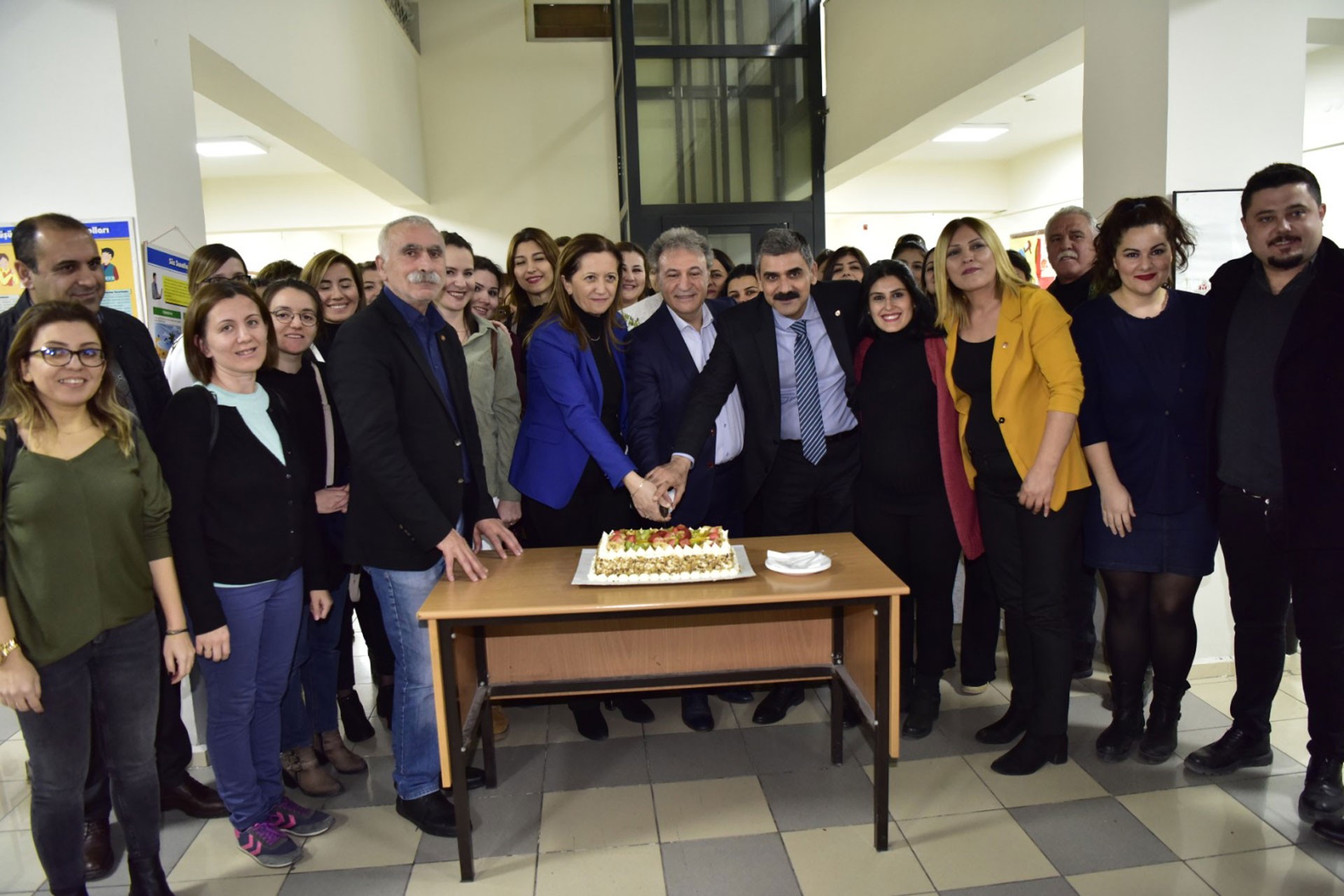 BELGEM’de saat ücreti çalışan 37 öğretmen kadroya geçirildi.