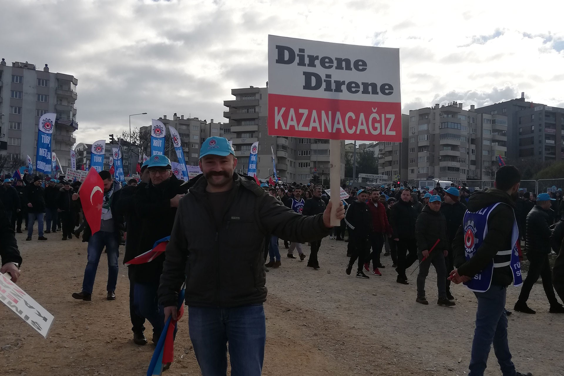 Metal işçisi ve direne direne kazanacağız dövizi