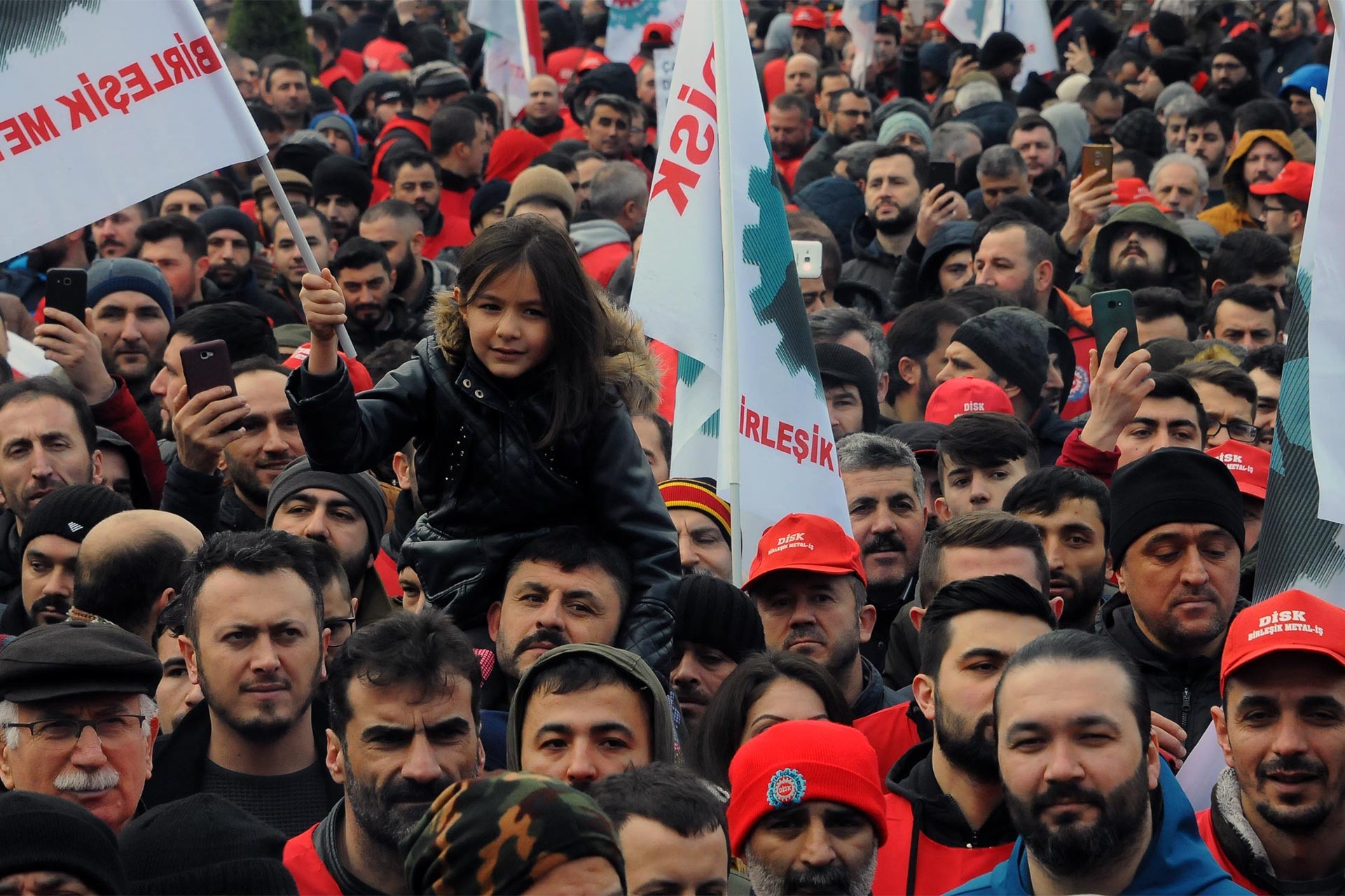 MESS dayatmalarına karşı miting düzenleyen metal işçileri