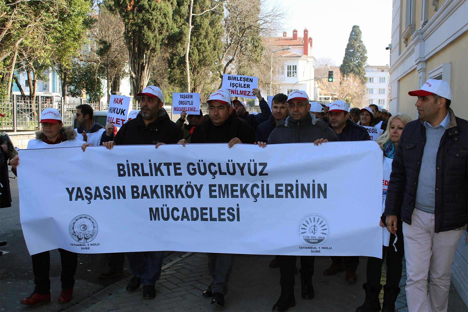 Bakırköy Belediyesi önünde eylem yapan işçi ve emekçiler