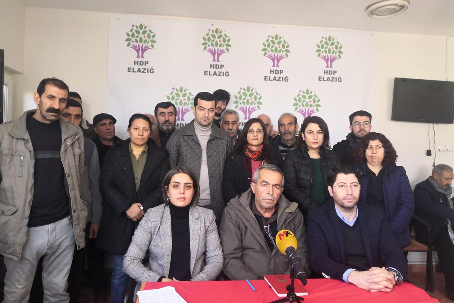 Deprem bölgesinde incelemelerde bulunan HDP heyeti 