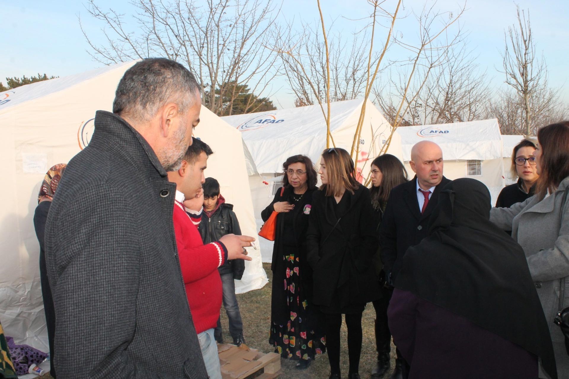 Diyarbakır, Mardin, Antep ve Trabzon baro başkanları ile TBB yönetim kurulu üyeleri Elazığ deprem bölgesinde incelemelerde bulundu.