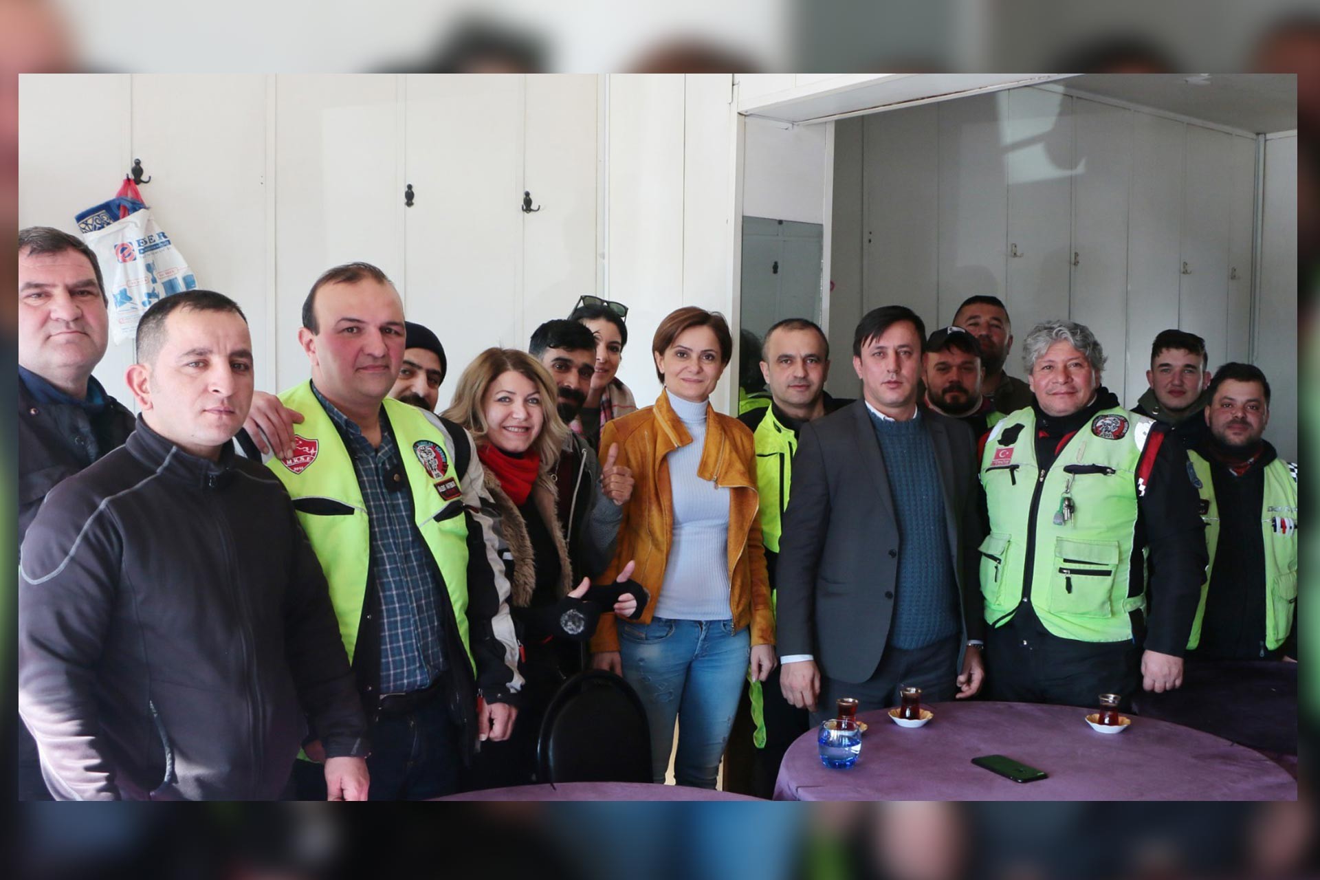 CHP İstanbul İl Başkanı Canan Kaftancıoğlu İstanbul'da çalışan motosikletli kuryelerle bir araya geldi.