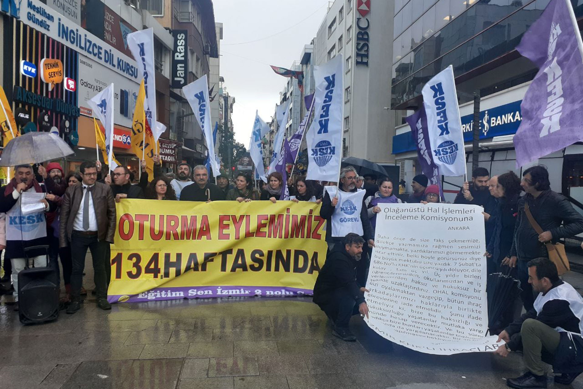 İhraçlara karşı KESK İzmir Şubeler Platformu 134.haftada bir araya geldi