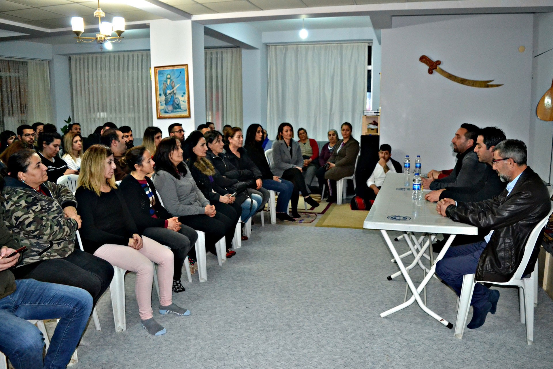 Madımak Katliamı hükümlüsünün serbest bırakmasına Buca Alevi Bektaşi İnanç Derneği yaptığı basın açıklaması ile tepki gösterdi.