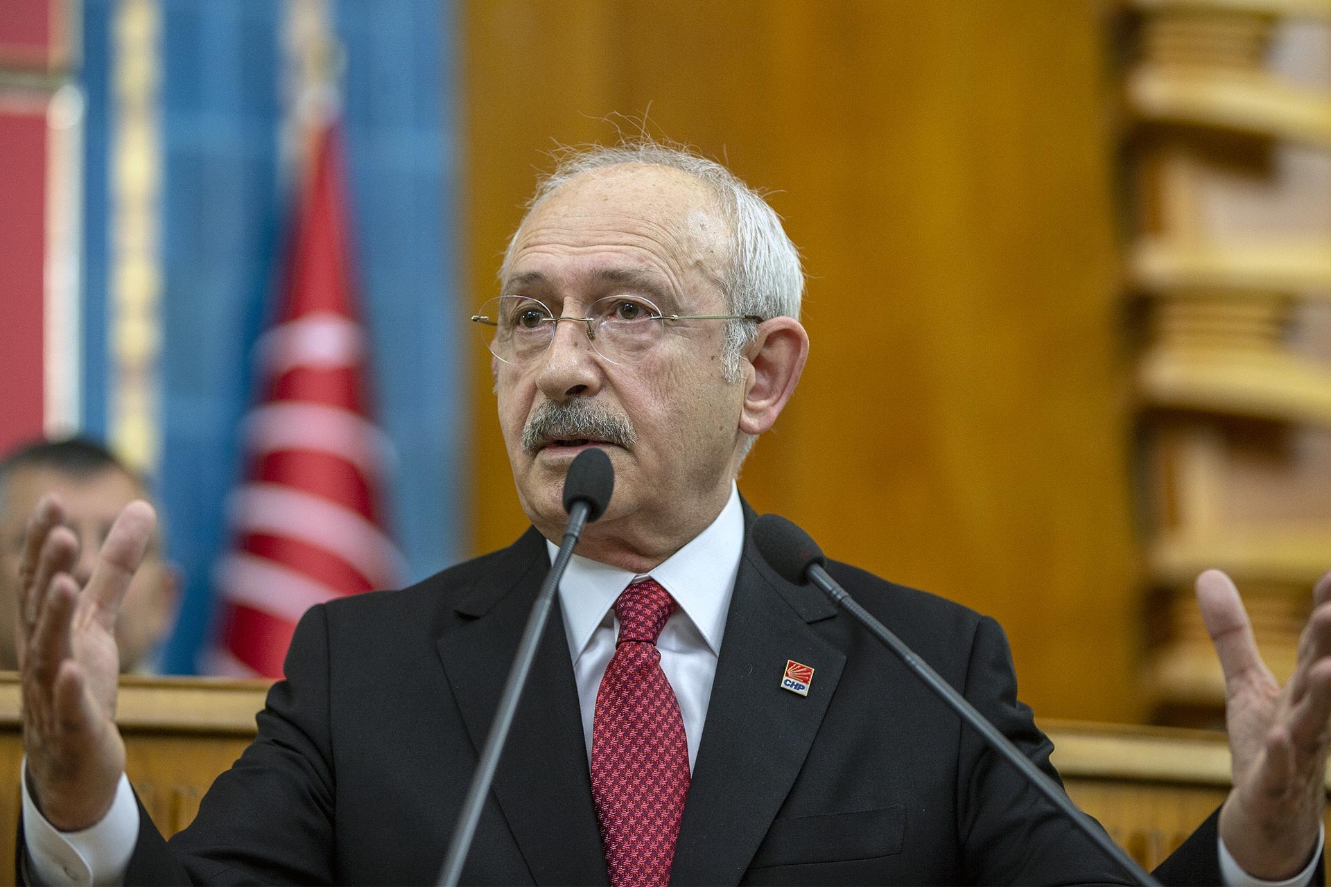 Kemal Kılıçdaroğlu grup toplantısında konuşurken