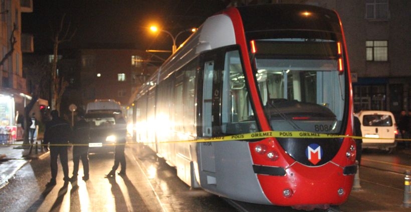 Tramvayın altında kalan Suriyeli çocuk hayatını kaybetti