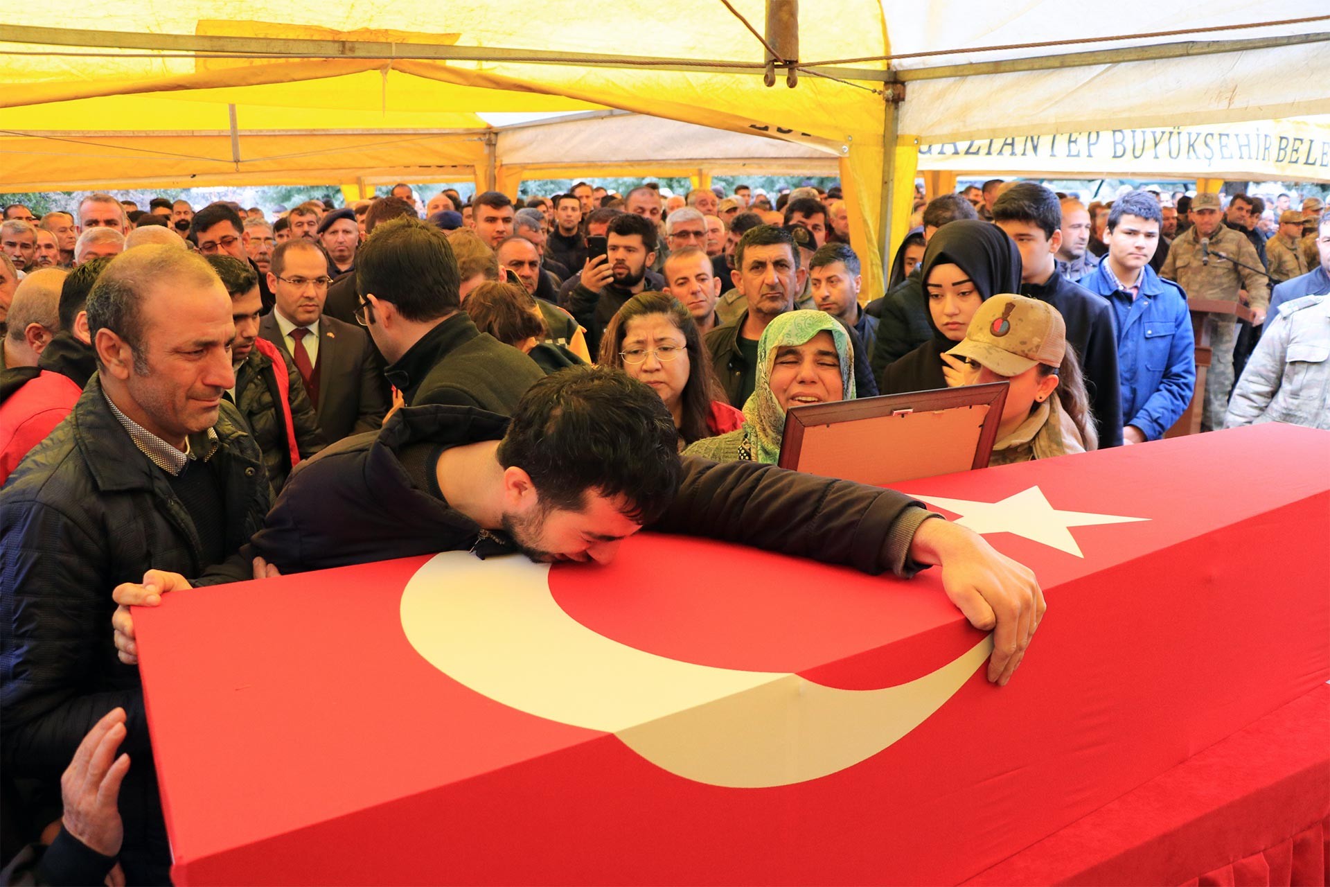 İdlib'de hayatını kaybeden asker için düzenlenen cenaze töreni