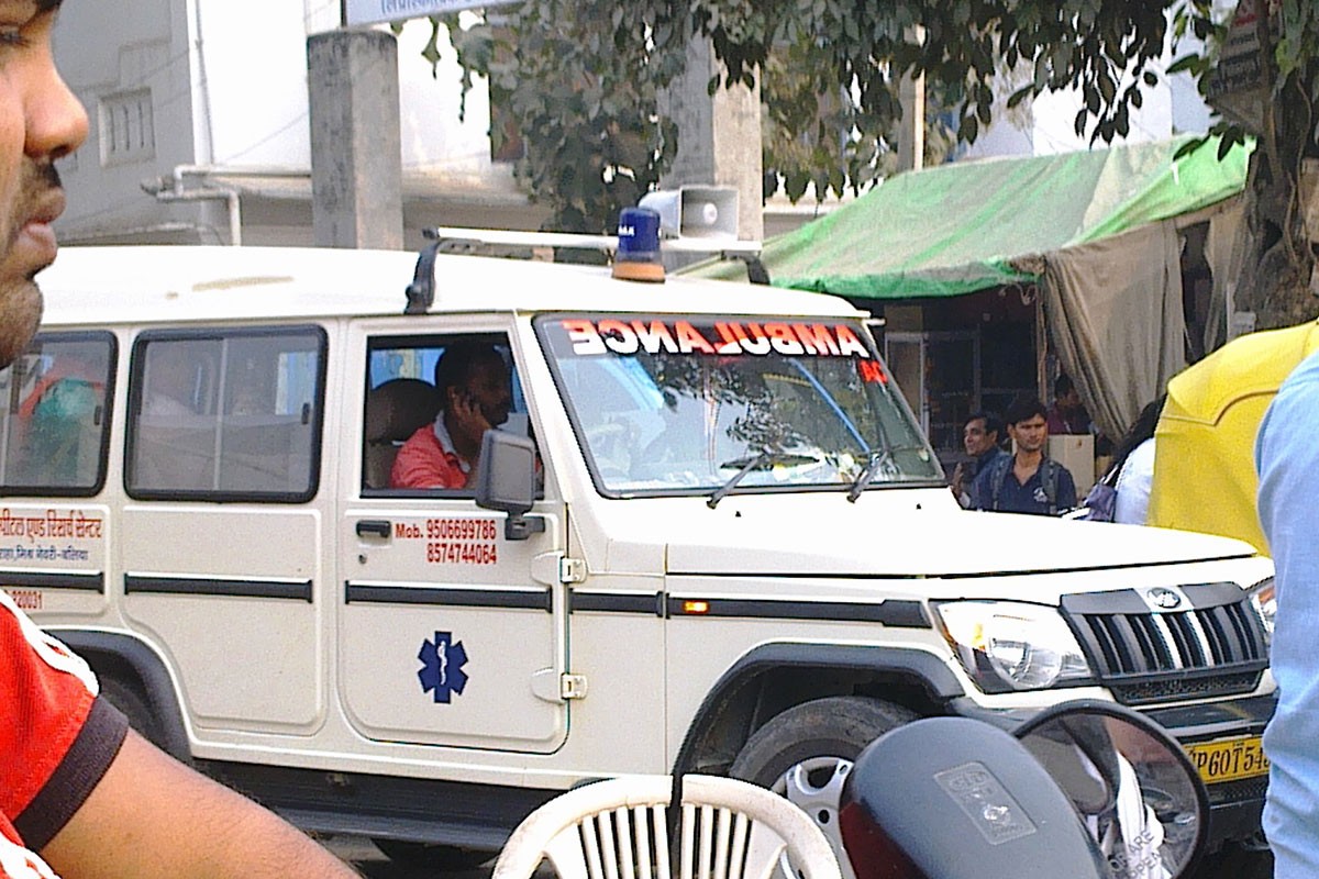 Hindistan'da bir ambulans