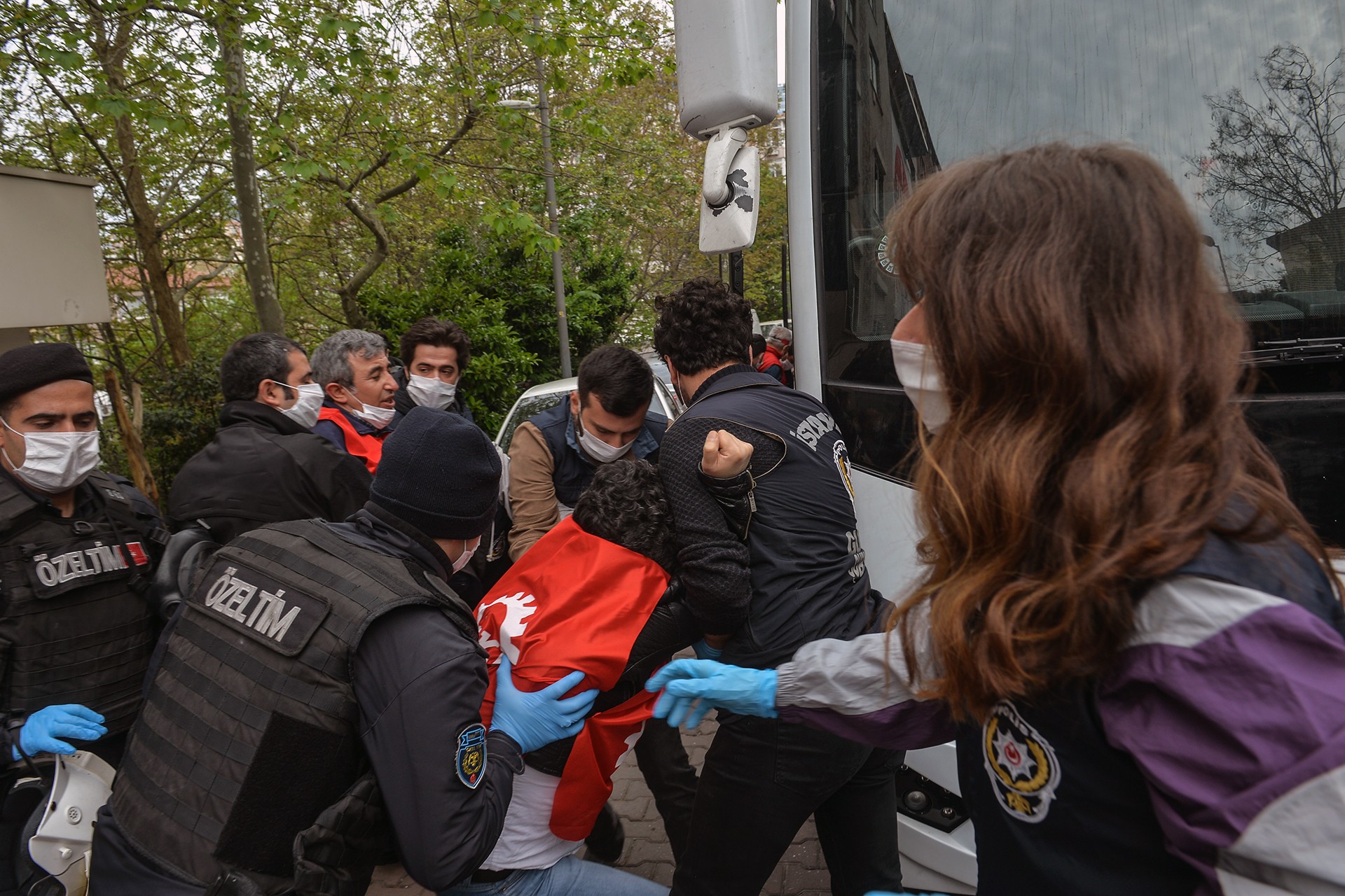 DİSK yöneticilerine polis müdahalesi