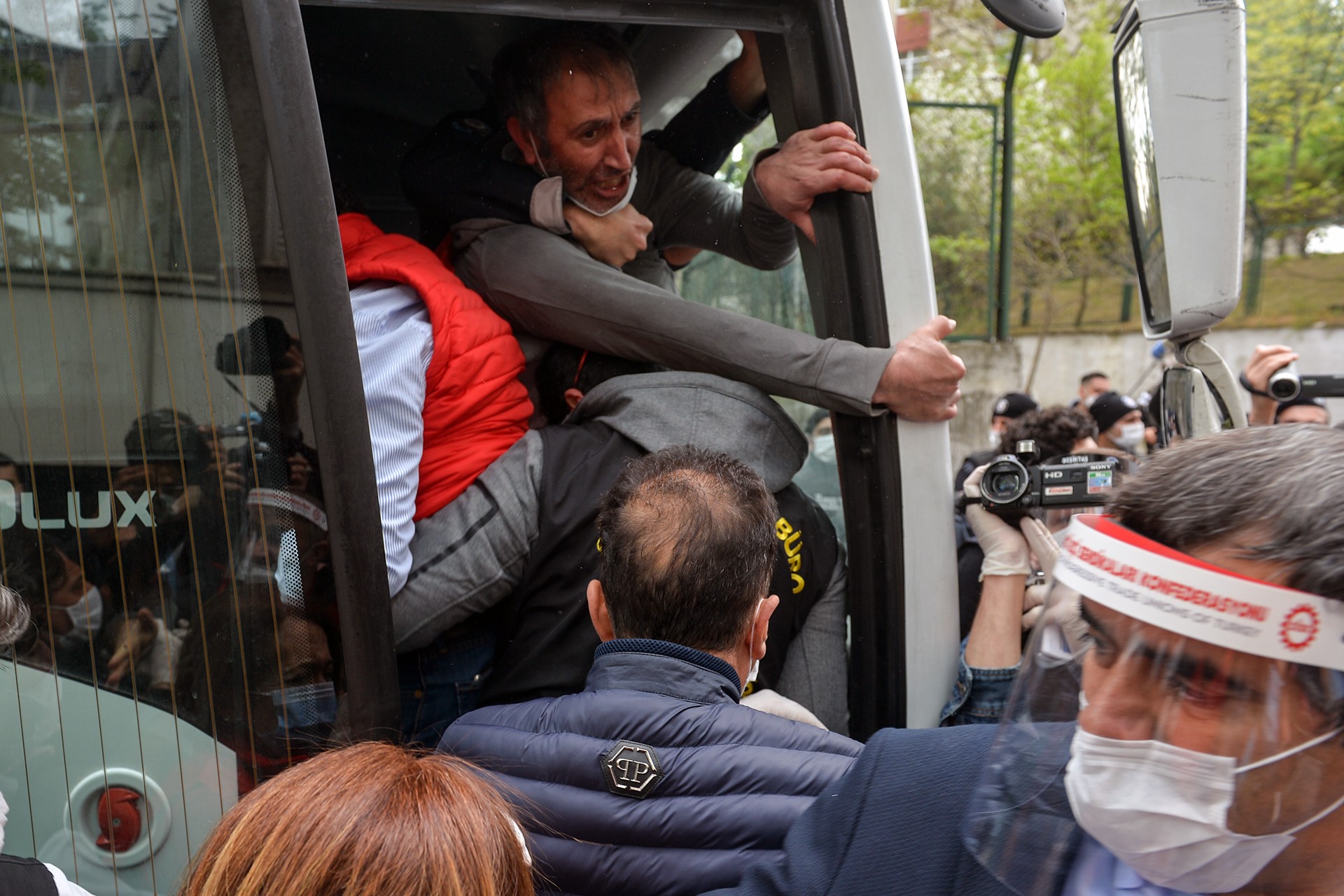 DİSK yöneticilerine polis müdahalesi