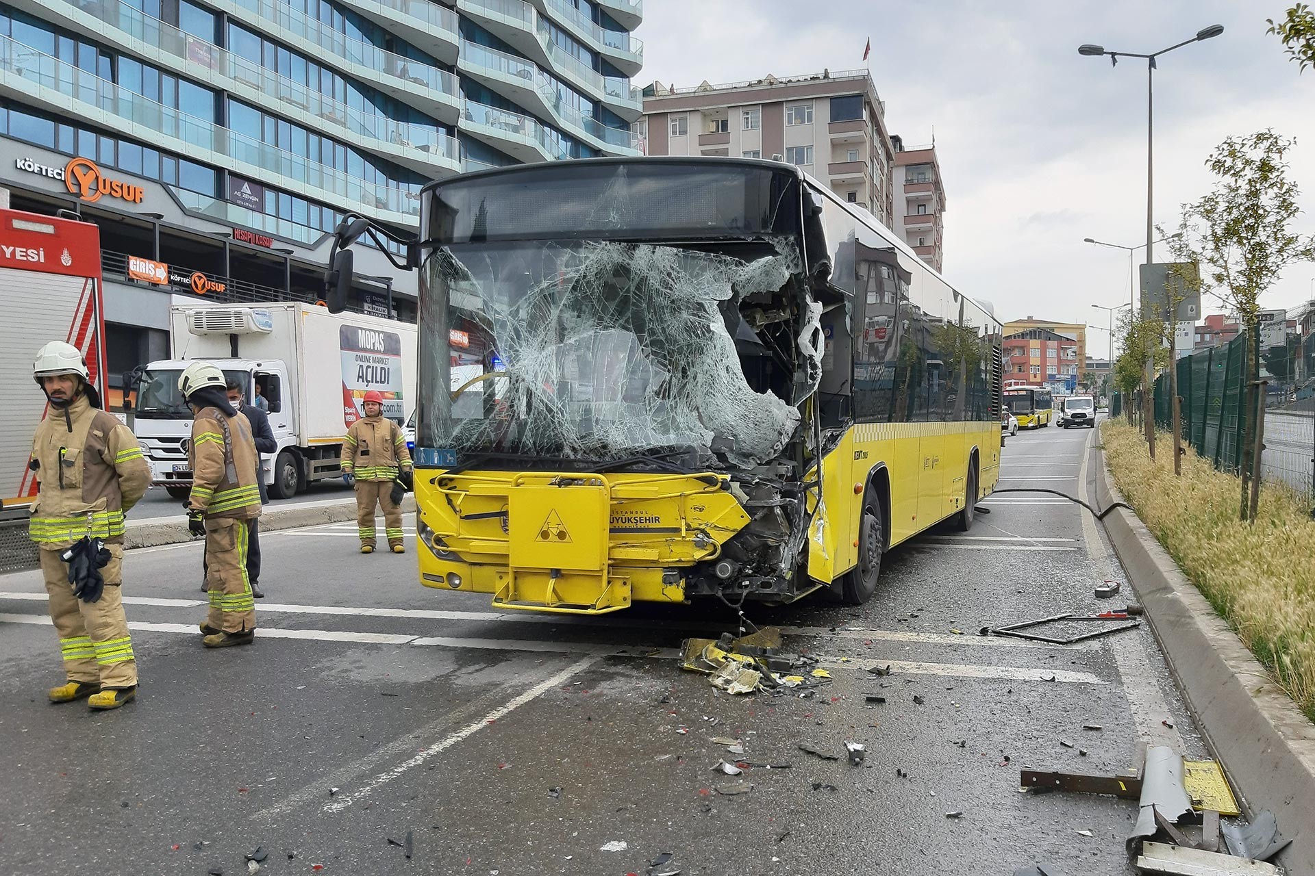 Kaza yapan İETT otobüsü