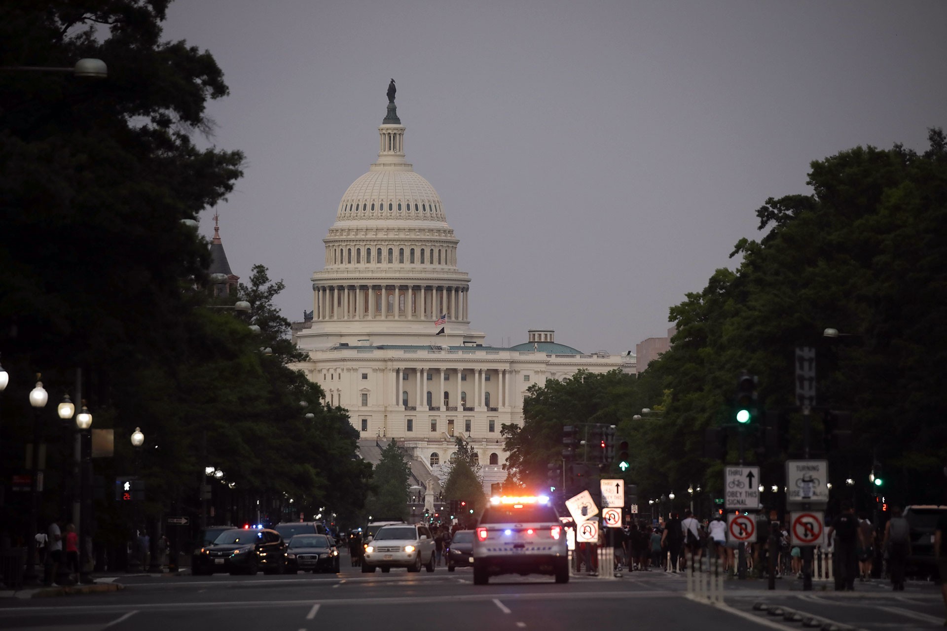 George Floyd için Washington DC'de yapılan eylem, Beyaz Saray (ortada) 