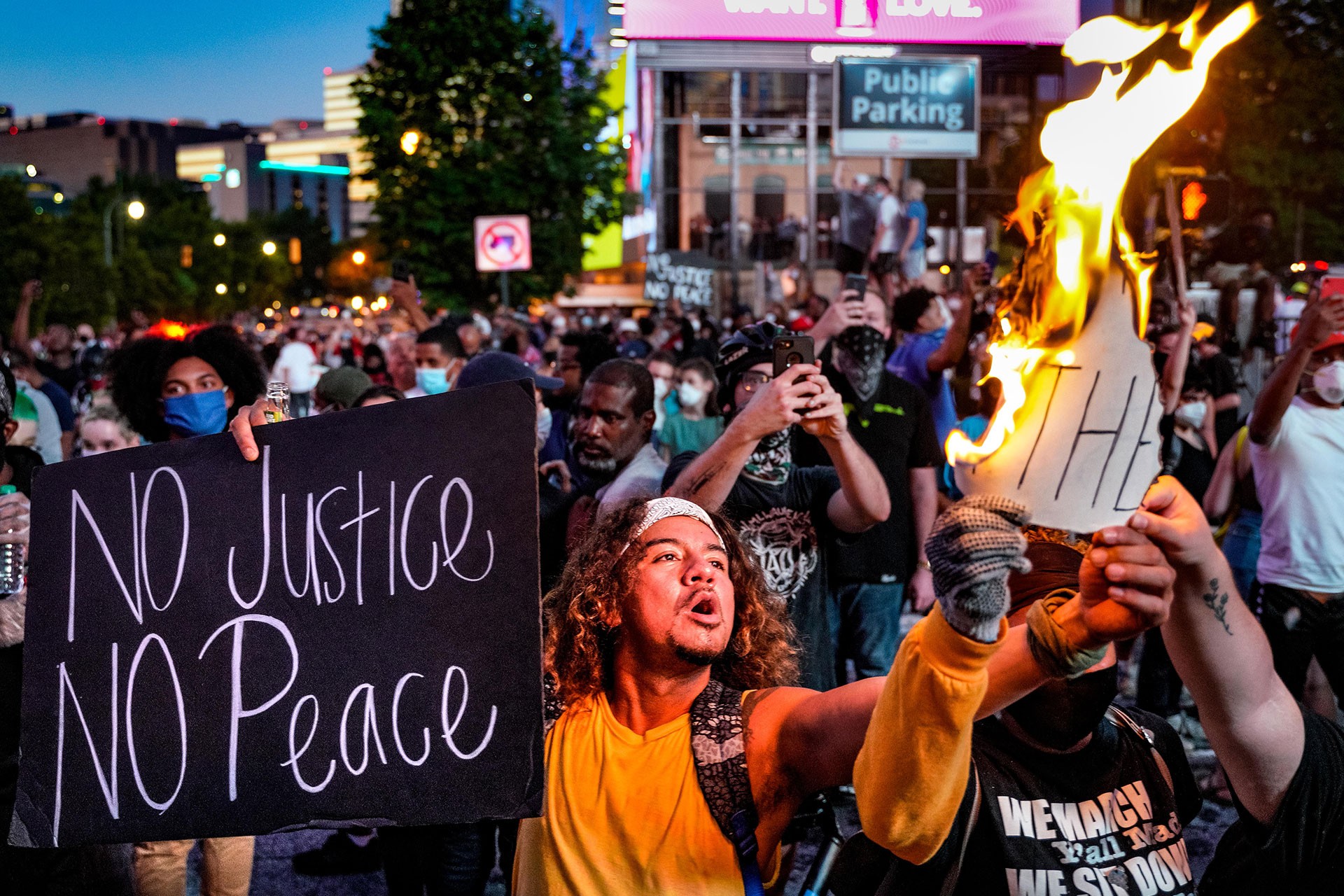 George Floyd protestoları sürüyor | Detroit'te ateş açıldı, 1 kişi ...