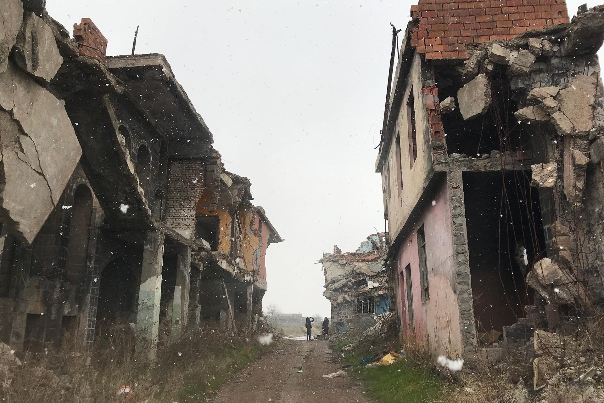 Diyarbakır Sur'da  yıkık binalar,