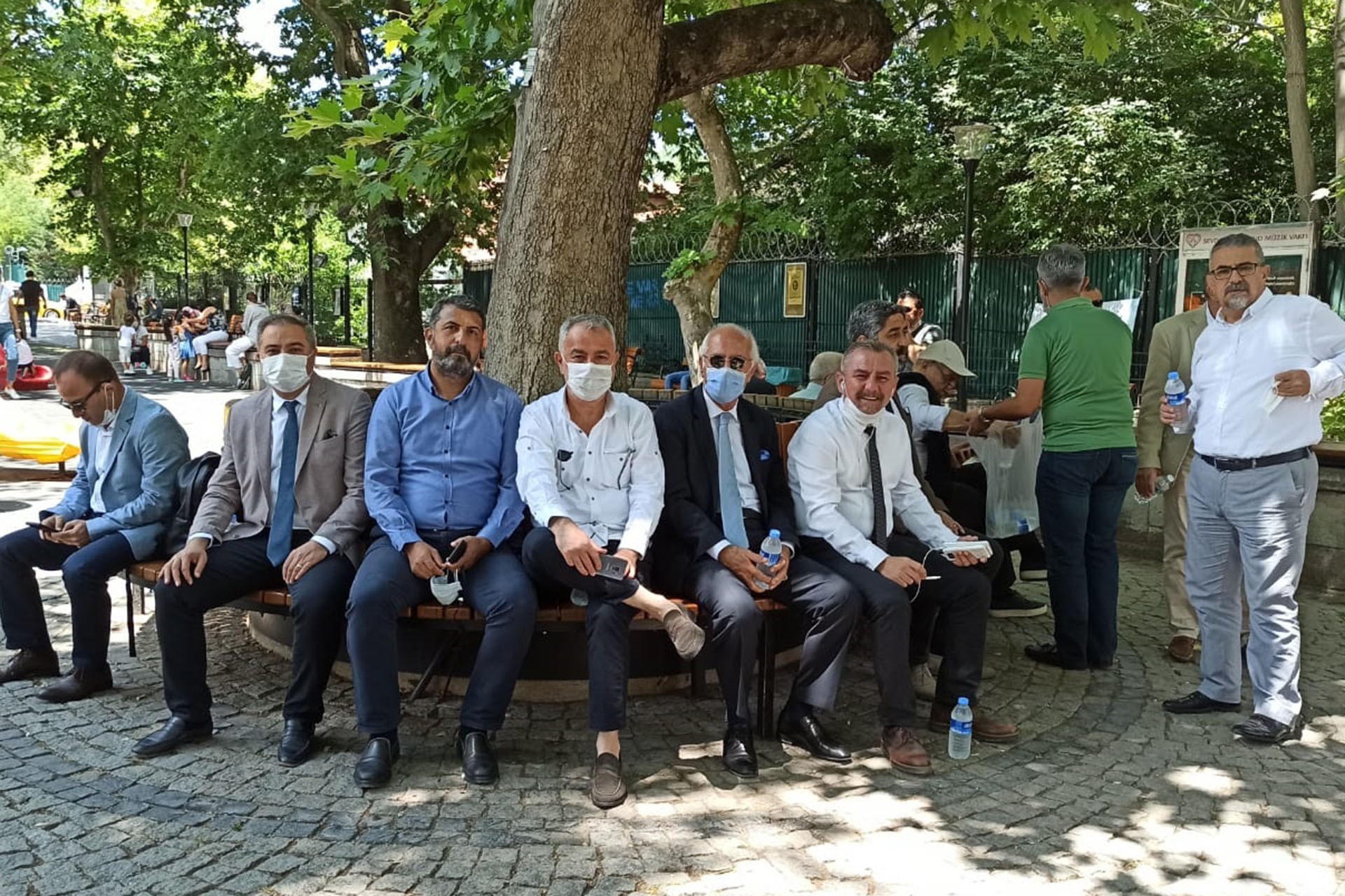 Baro başkanları Kuğulu park'ta nöbet tutuyor