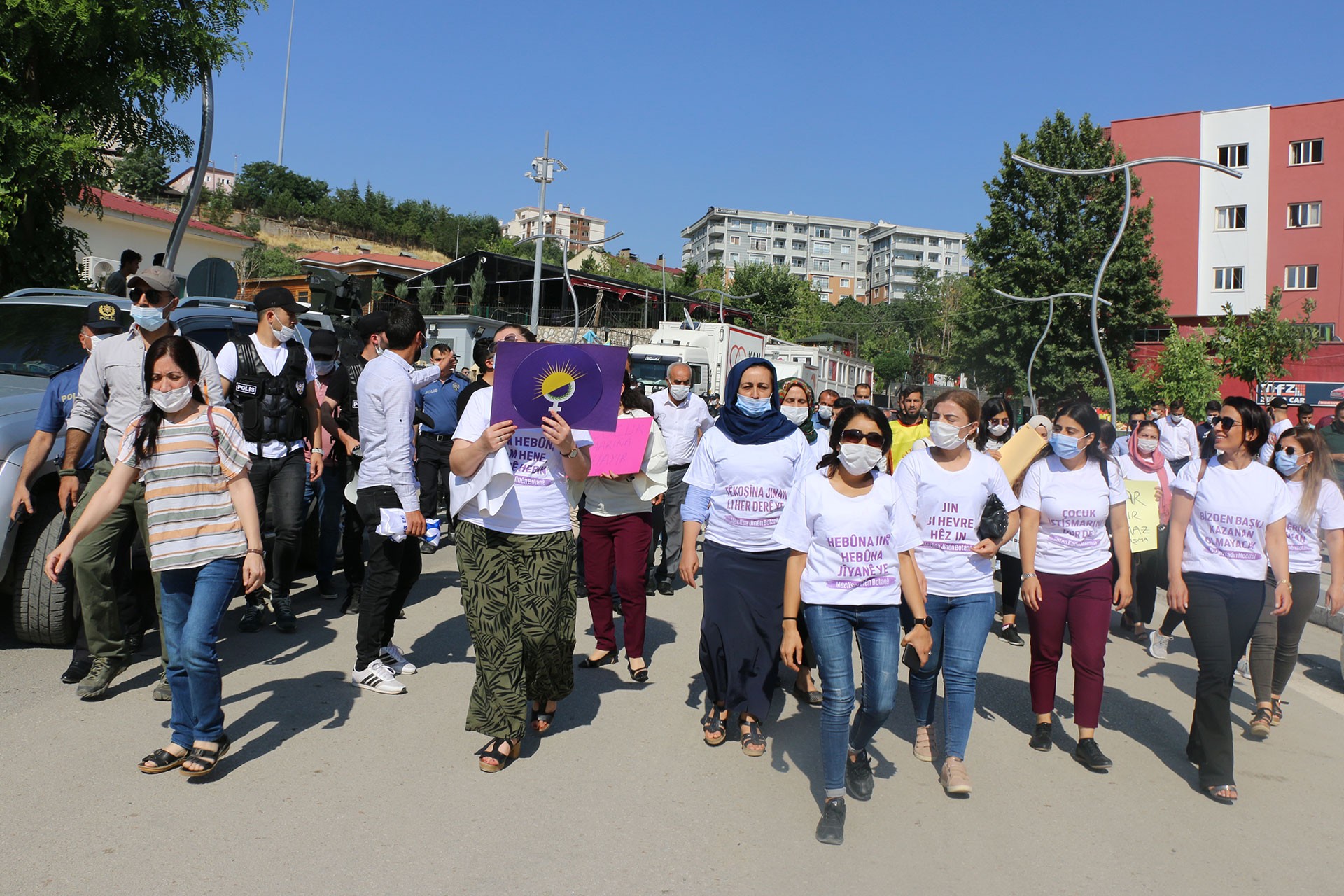 Mardin'de istismara karşı yürüyüş