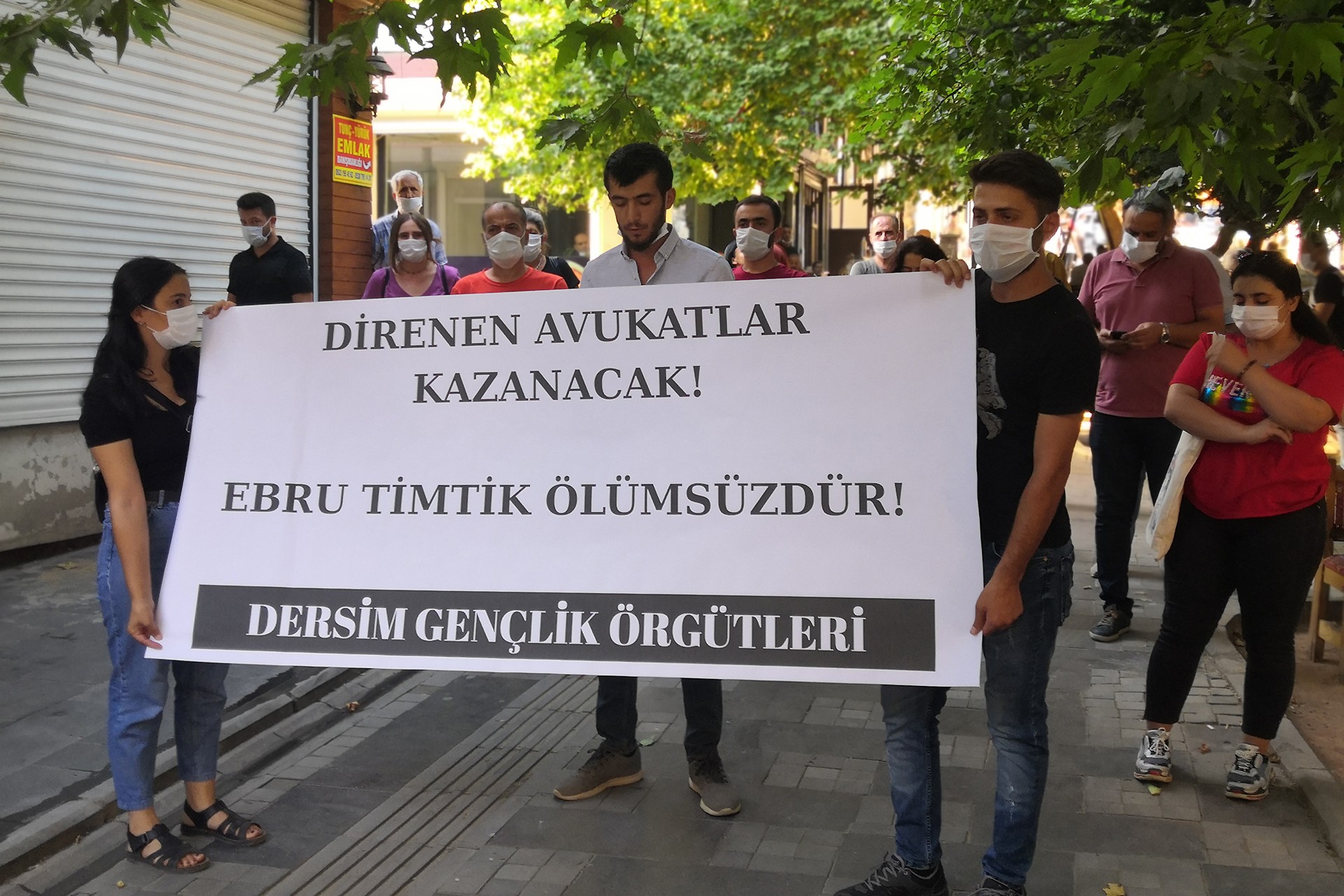 Dersim Gençlik Örgütleri, hayatını kaybeden Avukat Ebru Timtik için basın açıklaması düzenledi.