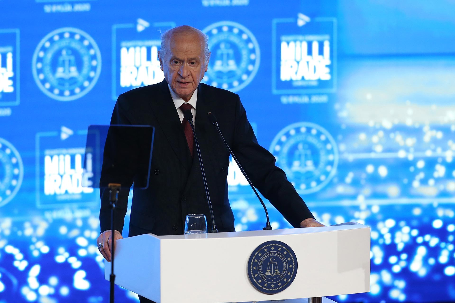 Devlet Bahçeli kürsüde konuşuyor