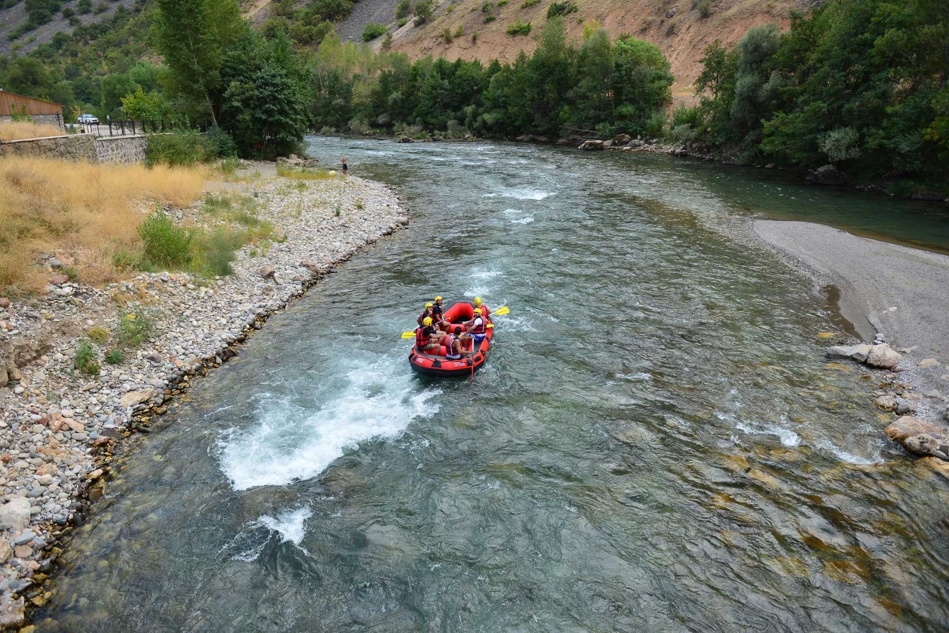 Elazığ'dan Tunceli'ye gelerek Munzur Vadisi'ne sarımsak toplamaya giden Mehmet (37) ve Bozkurt Aydemir (45) kardeşlerin kaybolması üzerine başlatılan arama çalışmaları 7'nci günde de devam etti.