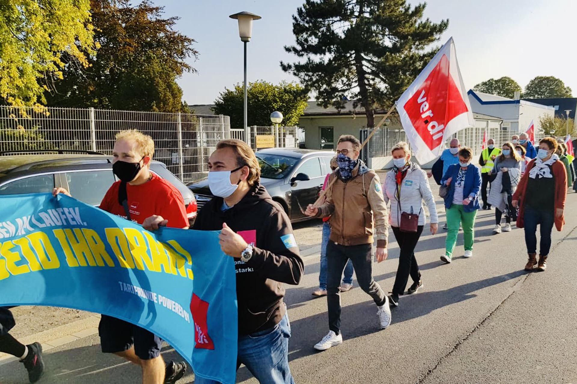 Almanya'da kamu çalışanları uyarı grevi yaptı