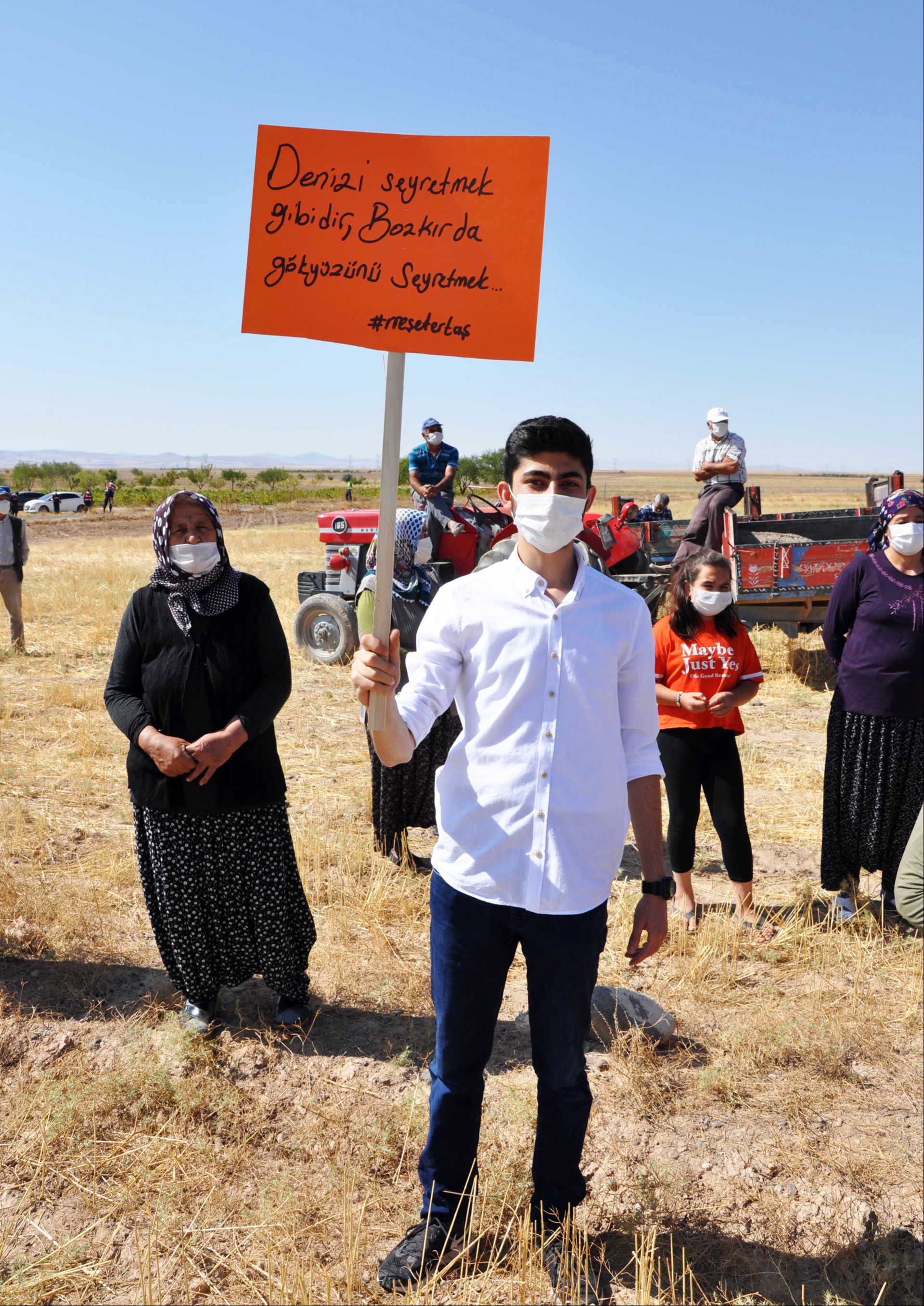 Nevşehir Hacıbektaş’a bağlı Karaburç ve Karaburun köylüleri iki köyün arasında yapılmak istenen bazalt ocağına karşı eylem yaptı.