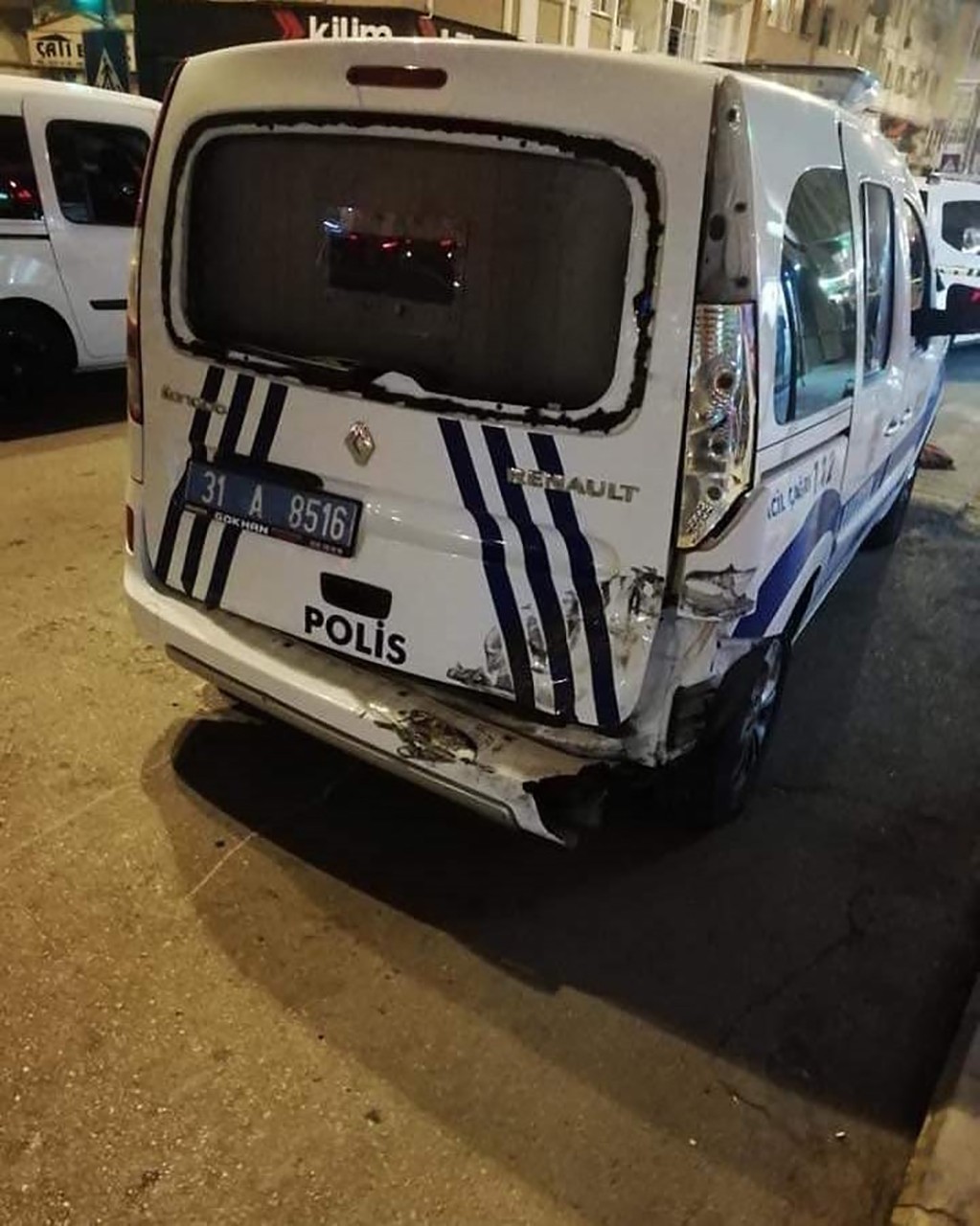 Zarar gören polis otosu