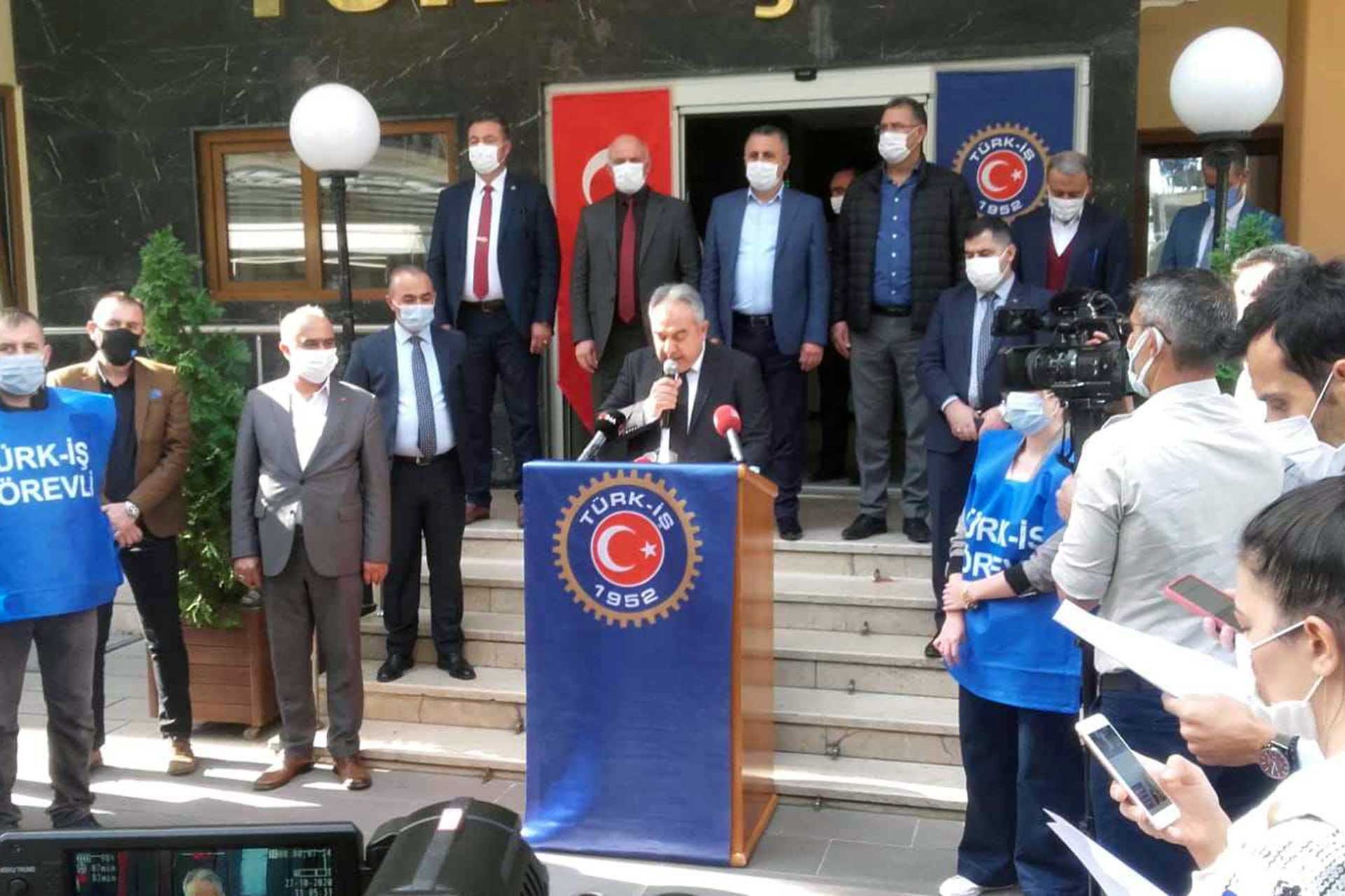 İzmir'de Türk-İş üyelerinin kıdem tazminatı eylemi