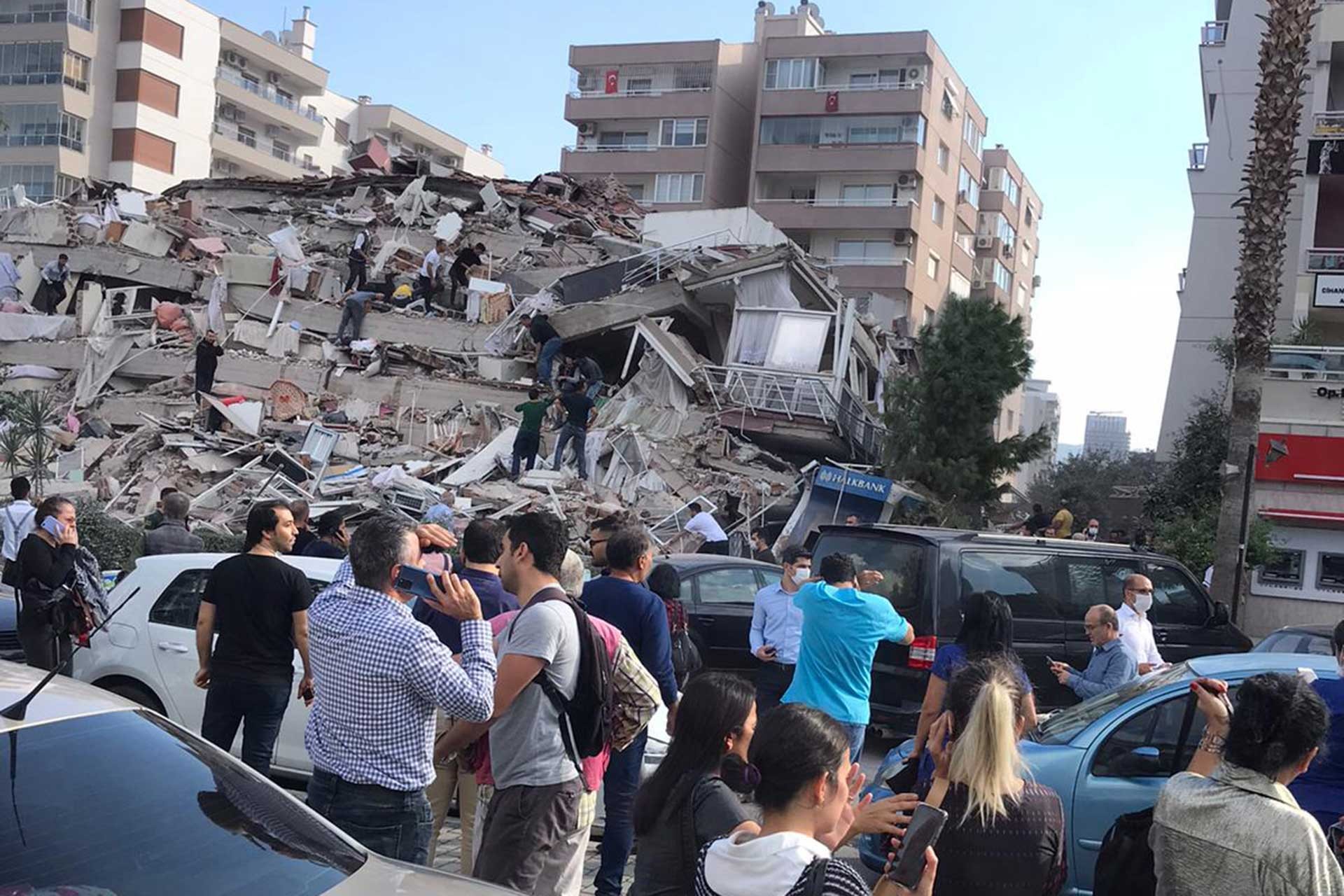 Mülkiyeliler Birliği İzmir Şubesi: Deprem planları geniş katılımla yapılmalı