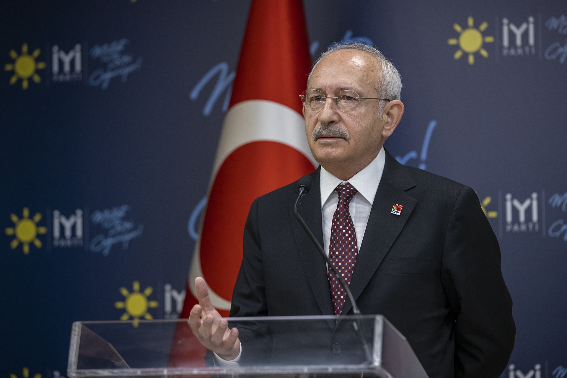 CHP Genel Başkanı Kemal Kılıçdaroğlu ve İYİ Parti Genel Başkanı Meral Akşener ortak basın açıklaması düzenledi.