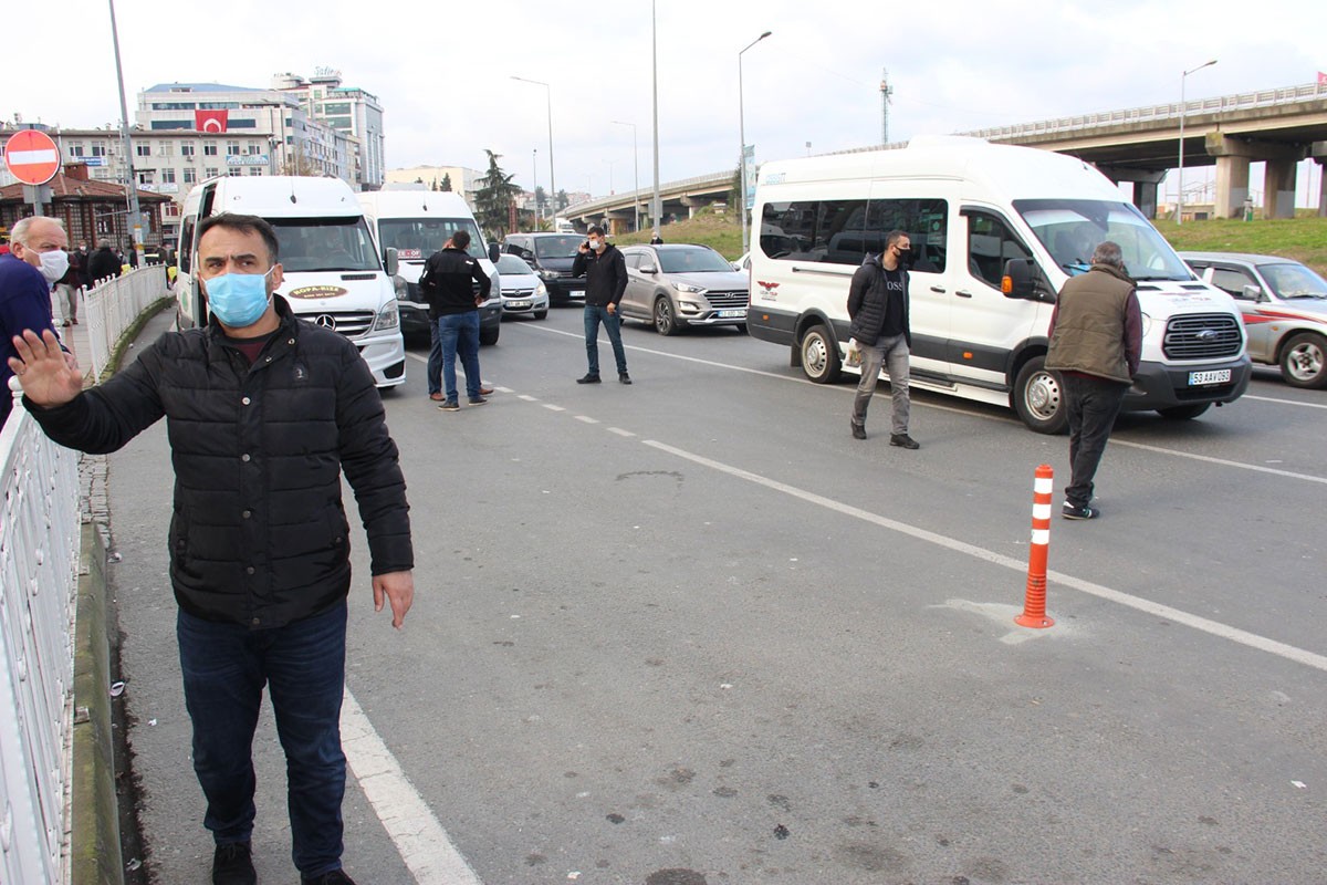 Yolda çok sayıda araç