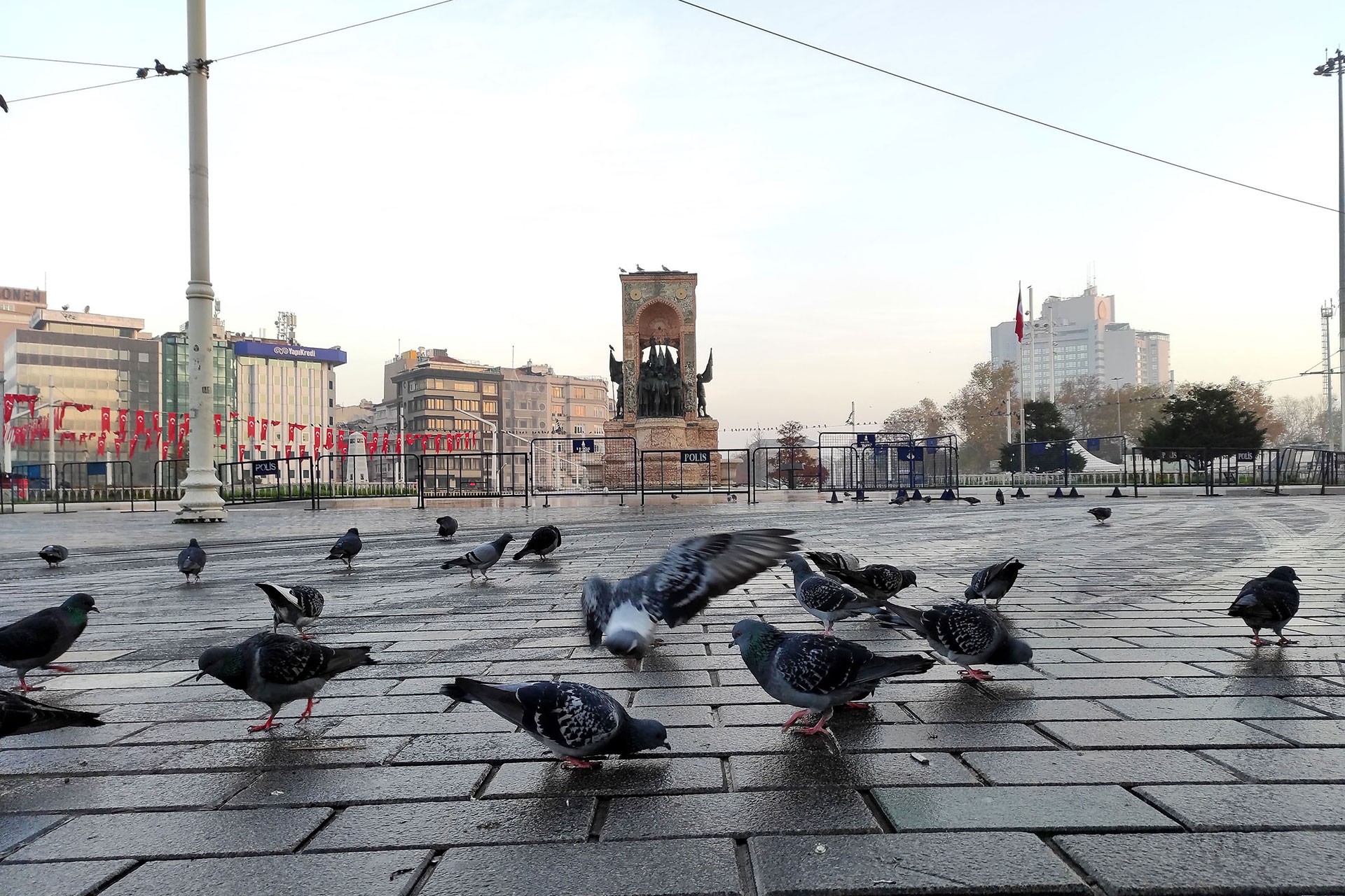 Taksim meydanı kısıtlama nedeniyle boş