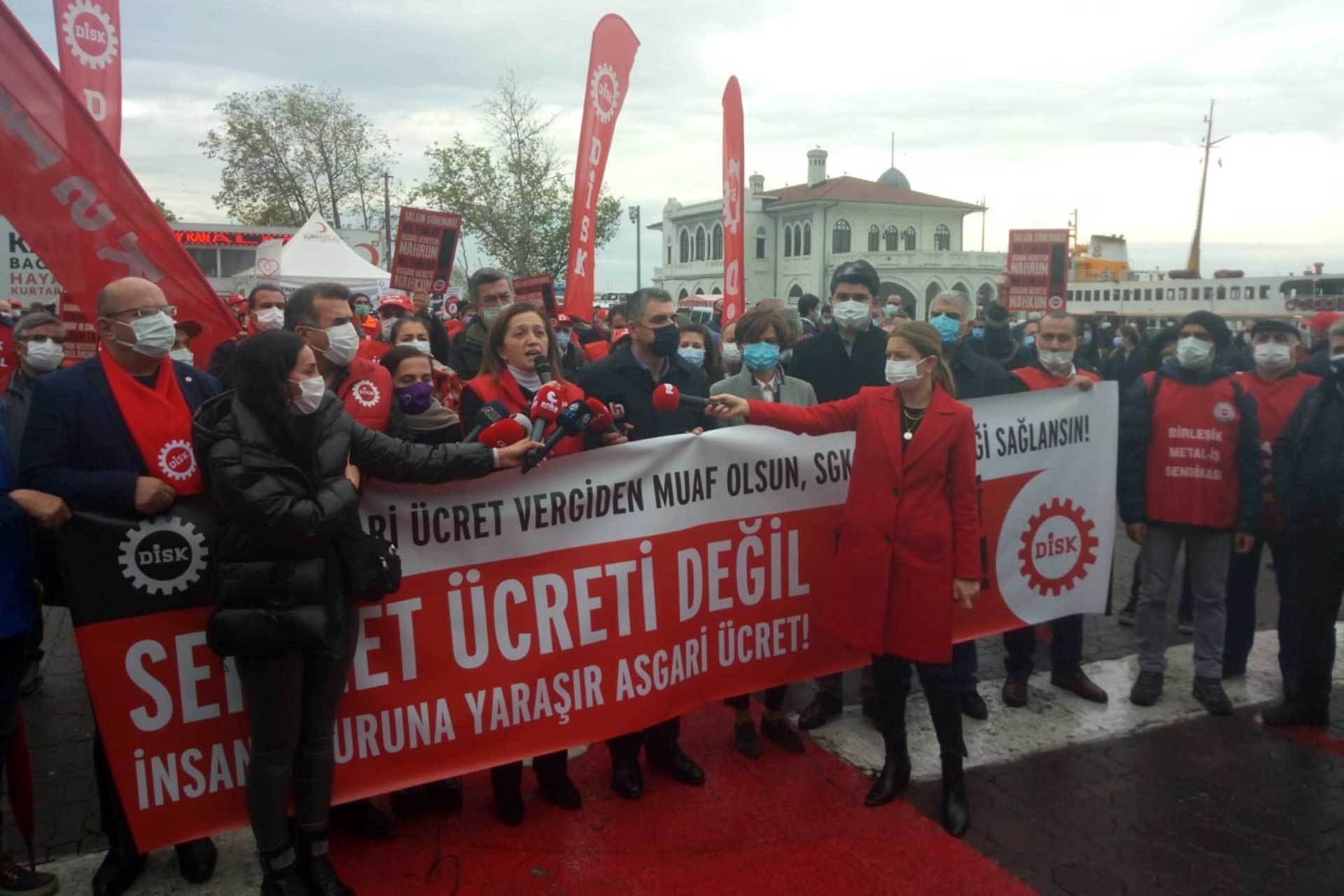 İstanbul Kadıköy'de düzenlenen asgari ücret eylemi