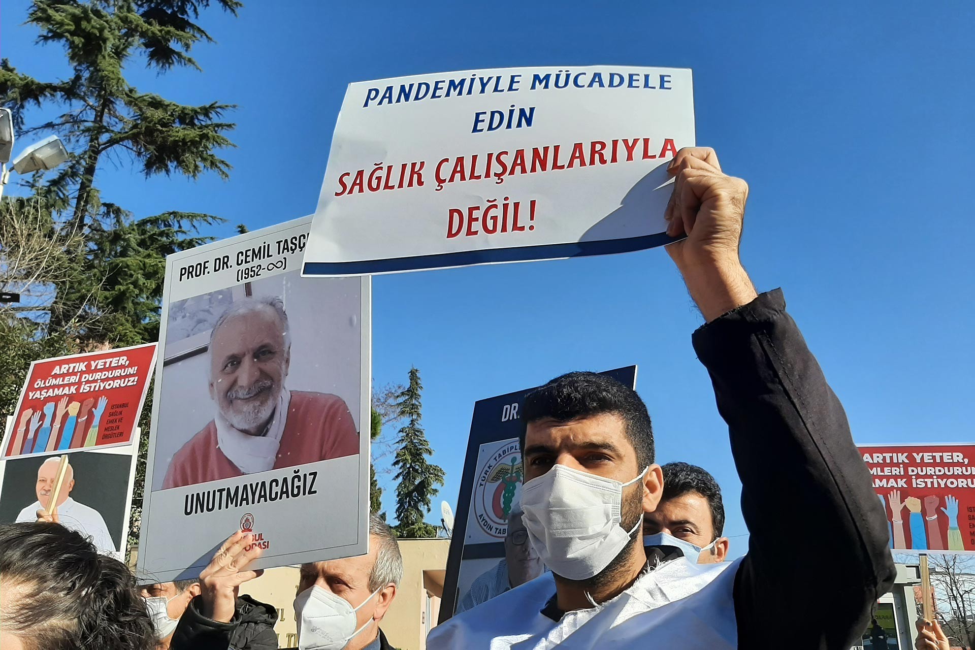 Pandemiyle mücadele edin sağlık çalışanlarıyla değil dövizini tutan sağlıkçı