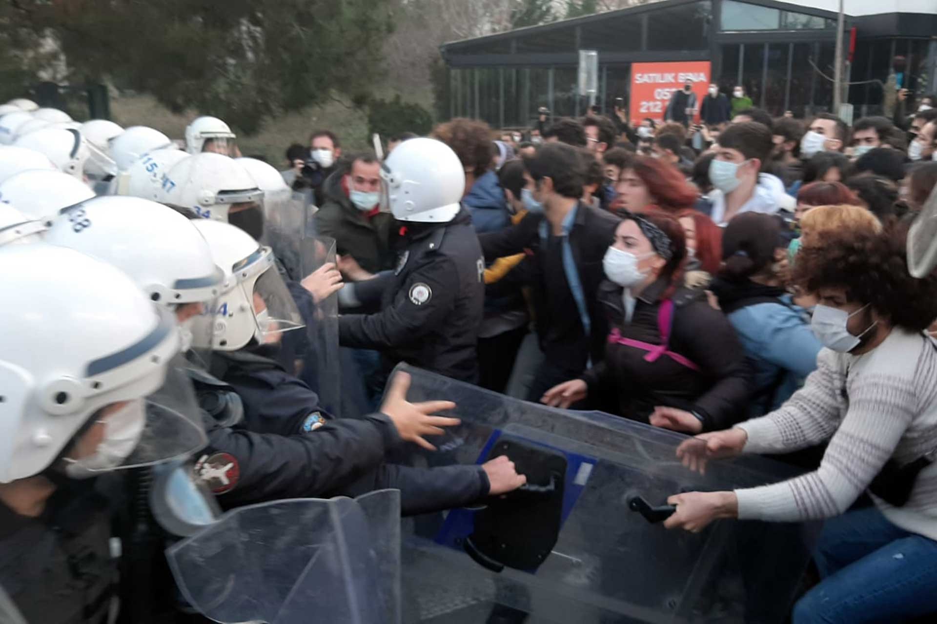 Boğaziçi Üniversitesi öğrencileri