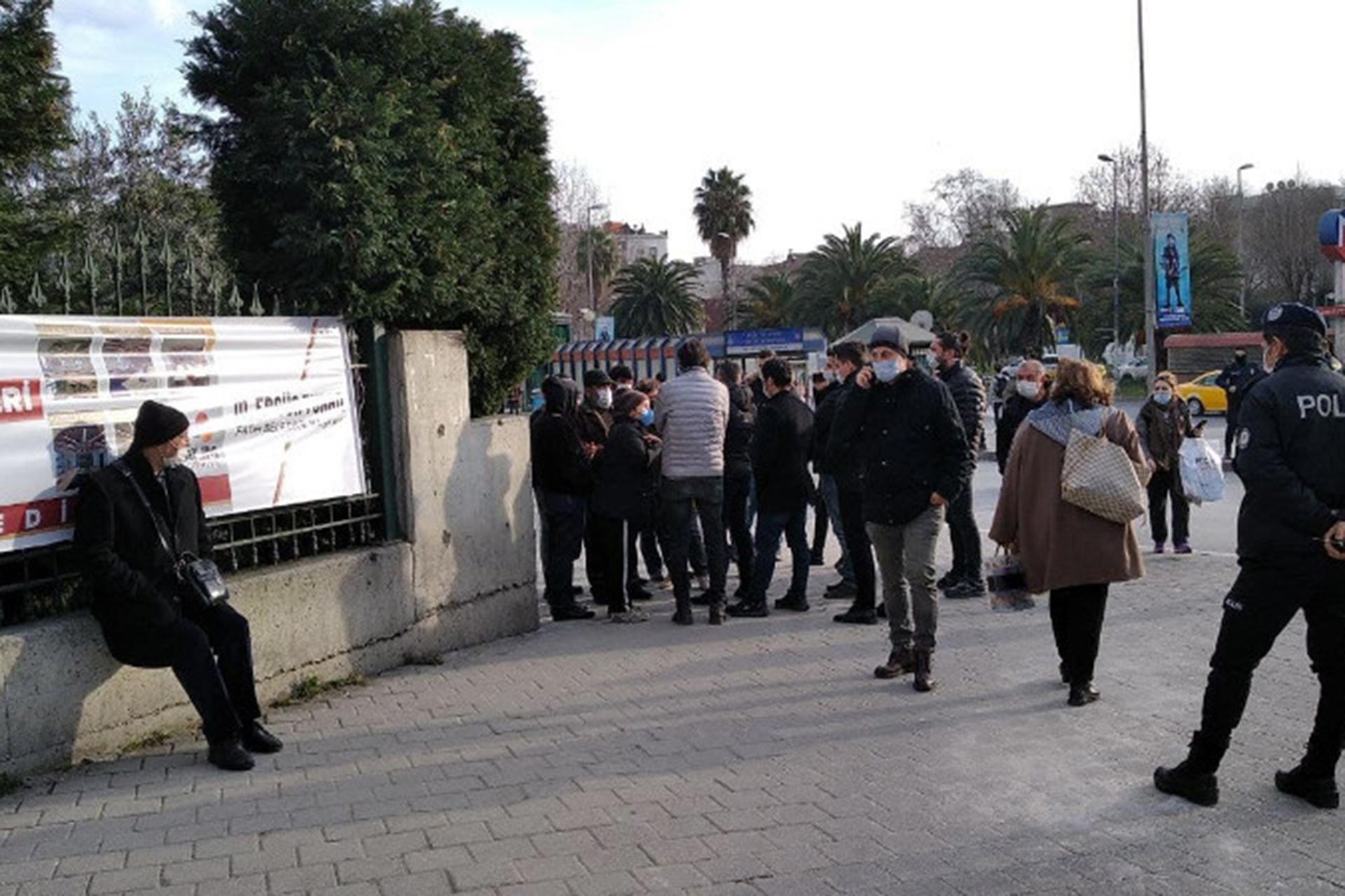  Gökhan Güneş’in ailesi İstanbul Emniyet Müdürlüğü önünde