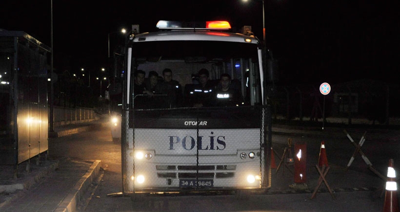 17 polis, 'darbeye teşebbüs' suçlamasıyla tutuklandı