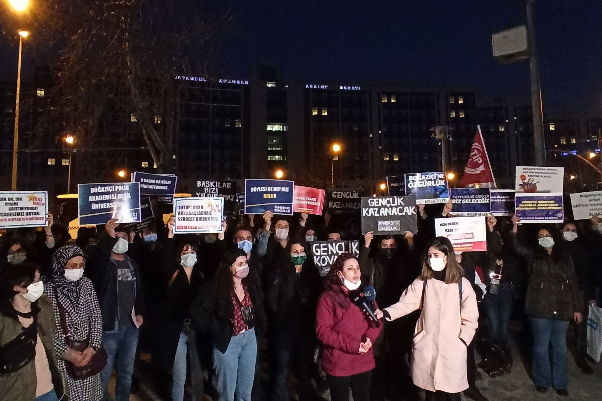 Kartal adliyesi önünde bekleyenler